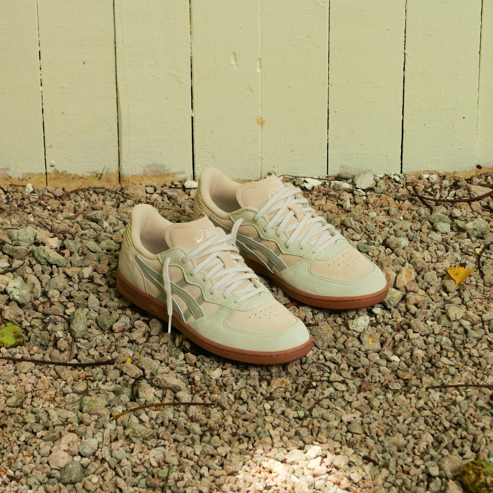 Mens Asics Skyhand OG (Marzipan/Dried Lead) All-around ease Breathable mesh