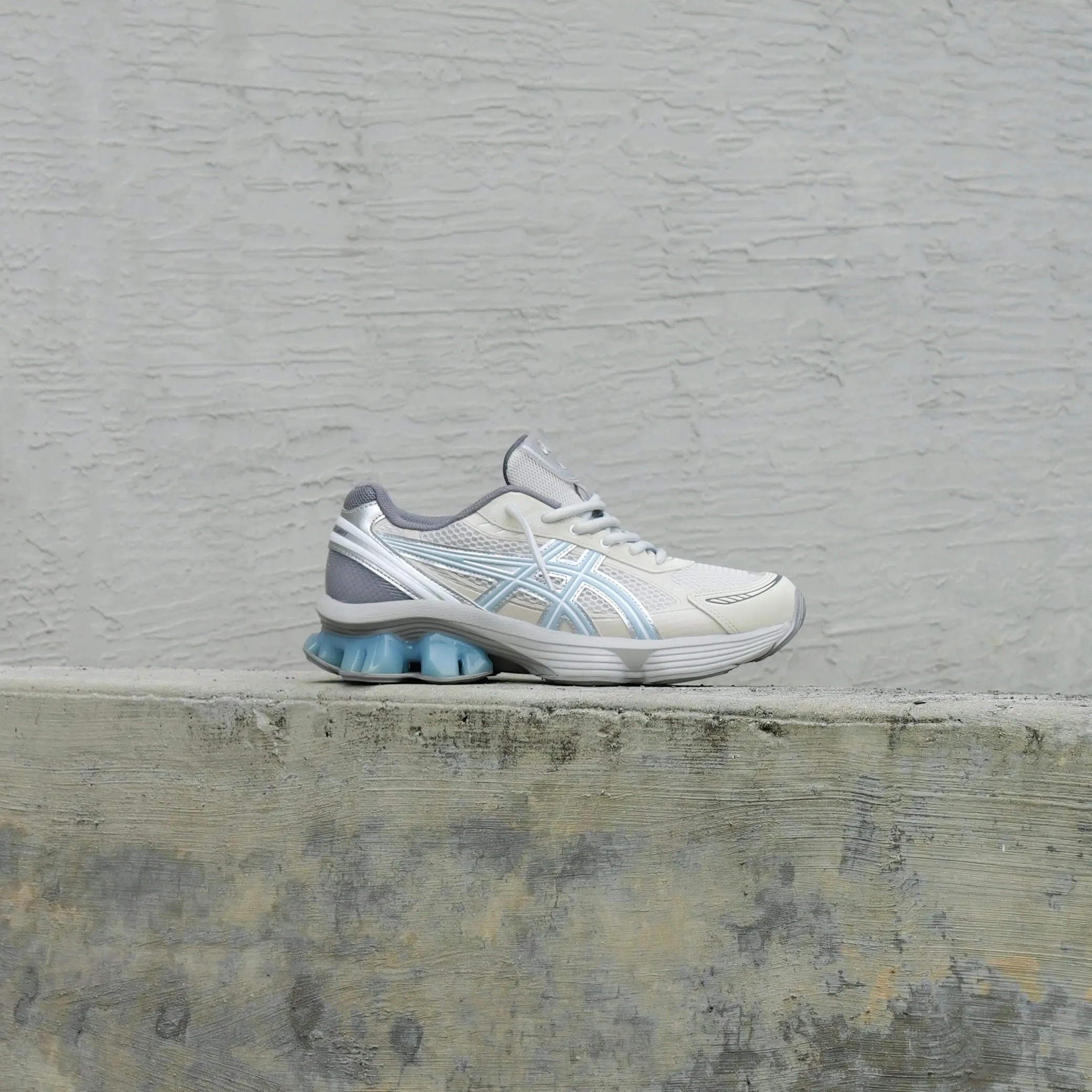 Supportive Lining most classic Mens Asics x EMMI Gel-Kinetic Fluent (Cream/Soft Sky)