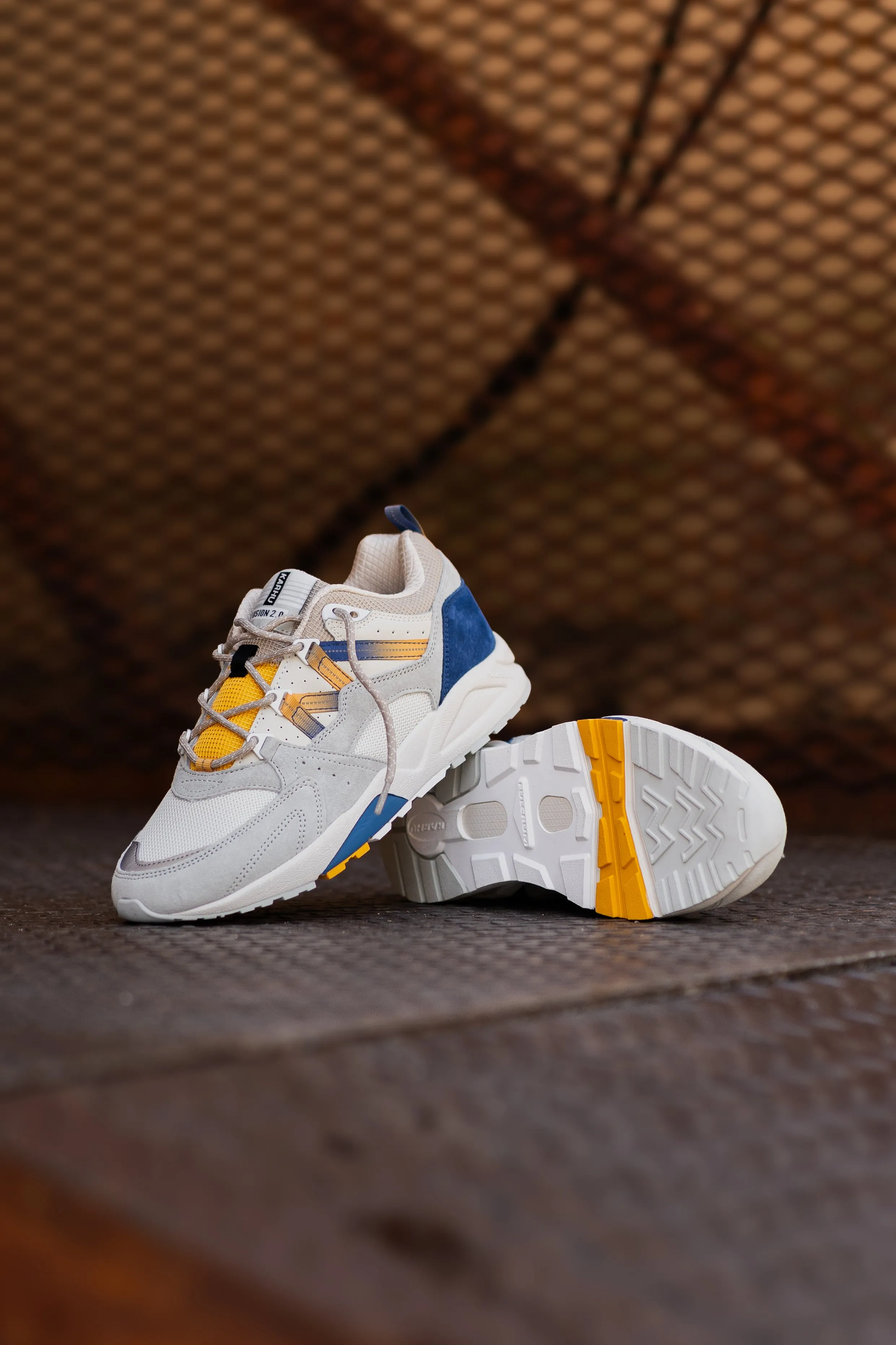 Men's Karhu Fusion 2.0 (Foggy Dew/True Navy) Structured silhouette