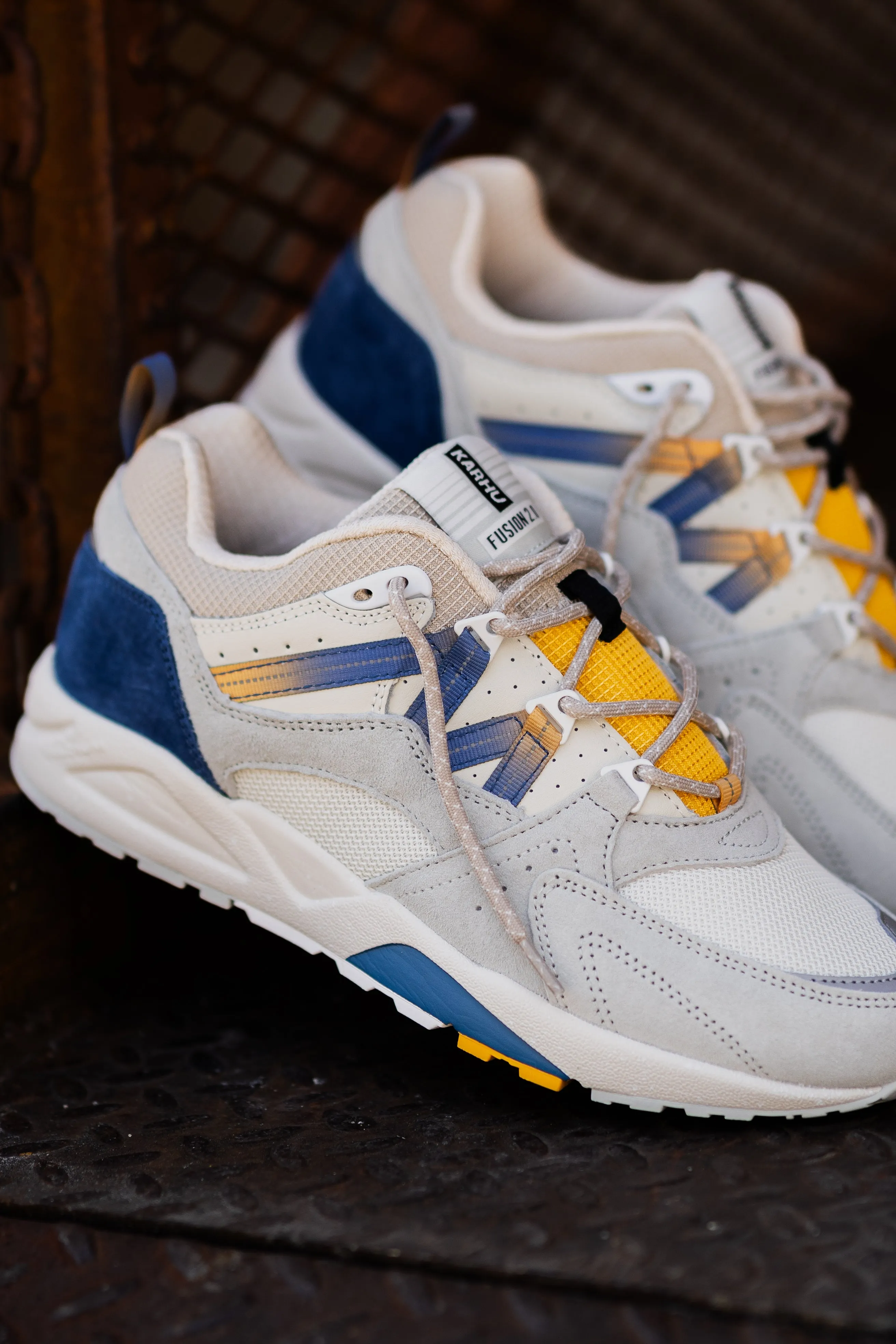 Fashion-forward flexibility Men's Karhu Fusion 2.0 (Foggy Dew/True Navy)