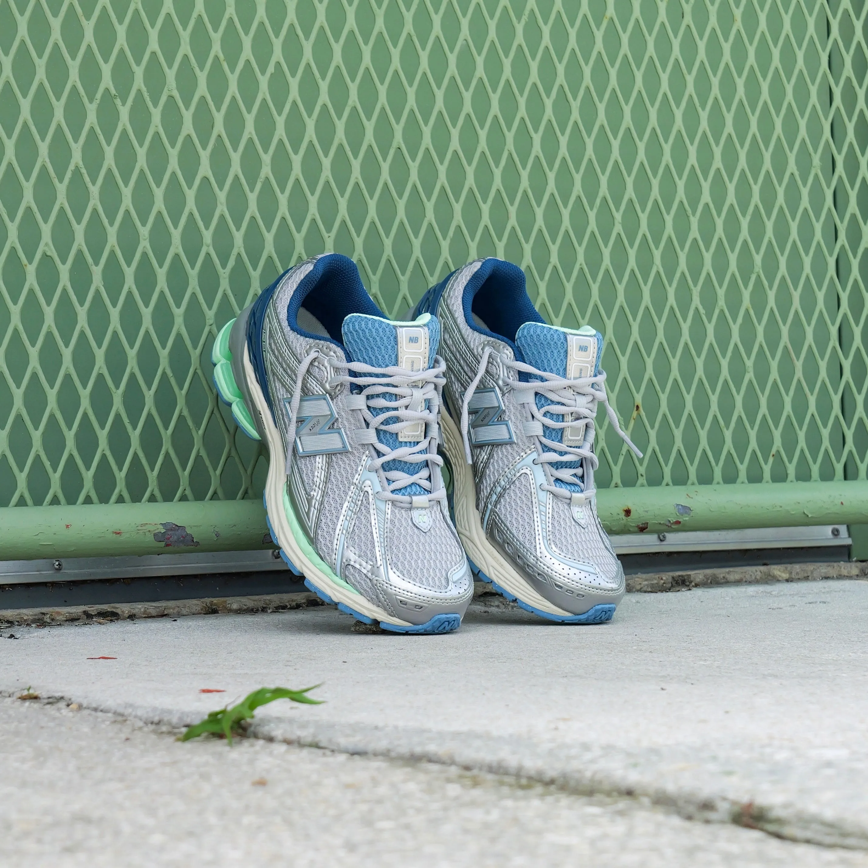 beach - specific advantages Mens New Balance 1906 (Silver Metallic/Still Water) U1906RCR