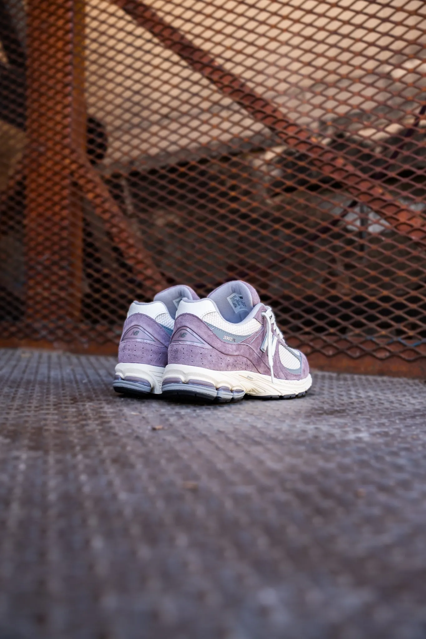 Graphic rainy - weather Mens New Balance 2002R (Ice Wine) - U2002RRB