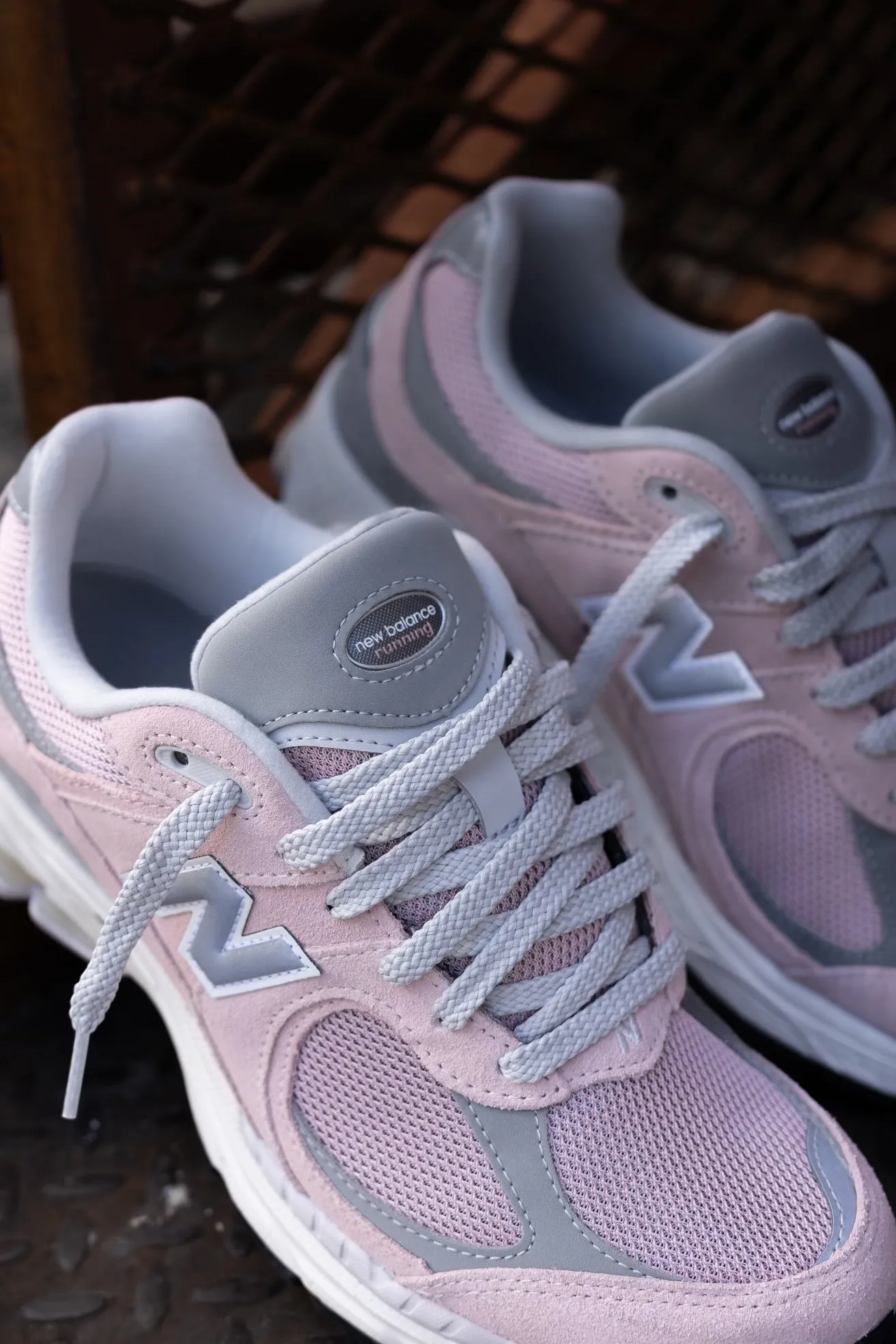 All-day Traction Metallic Mens New Balance 2002R (Orb Pink) - M2002RFC