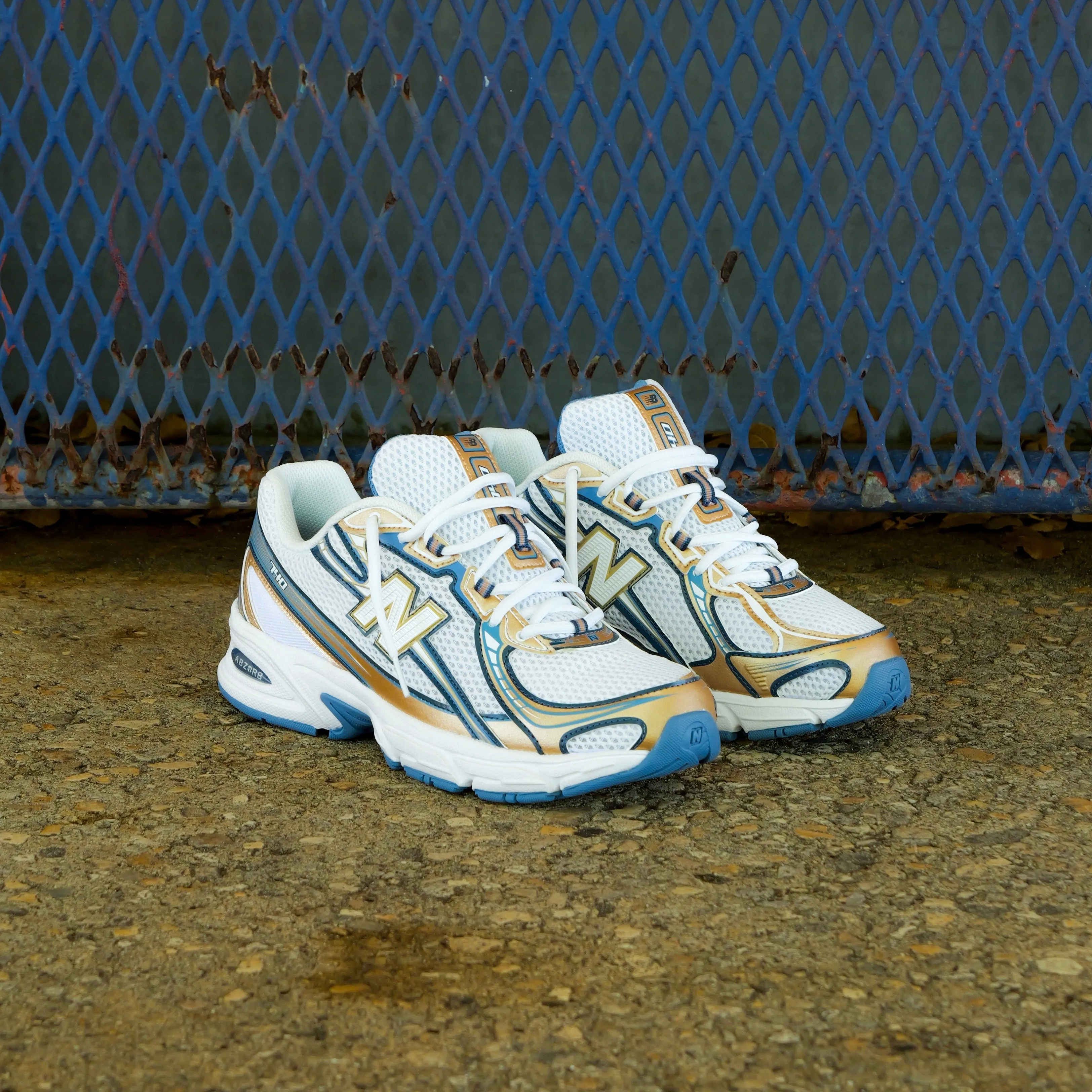 Chunky college Mens New Balance 740 (Heron Blue/Metallic Gold) - U740HB2