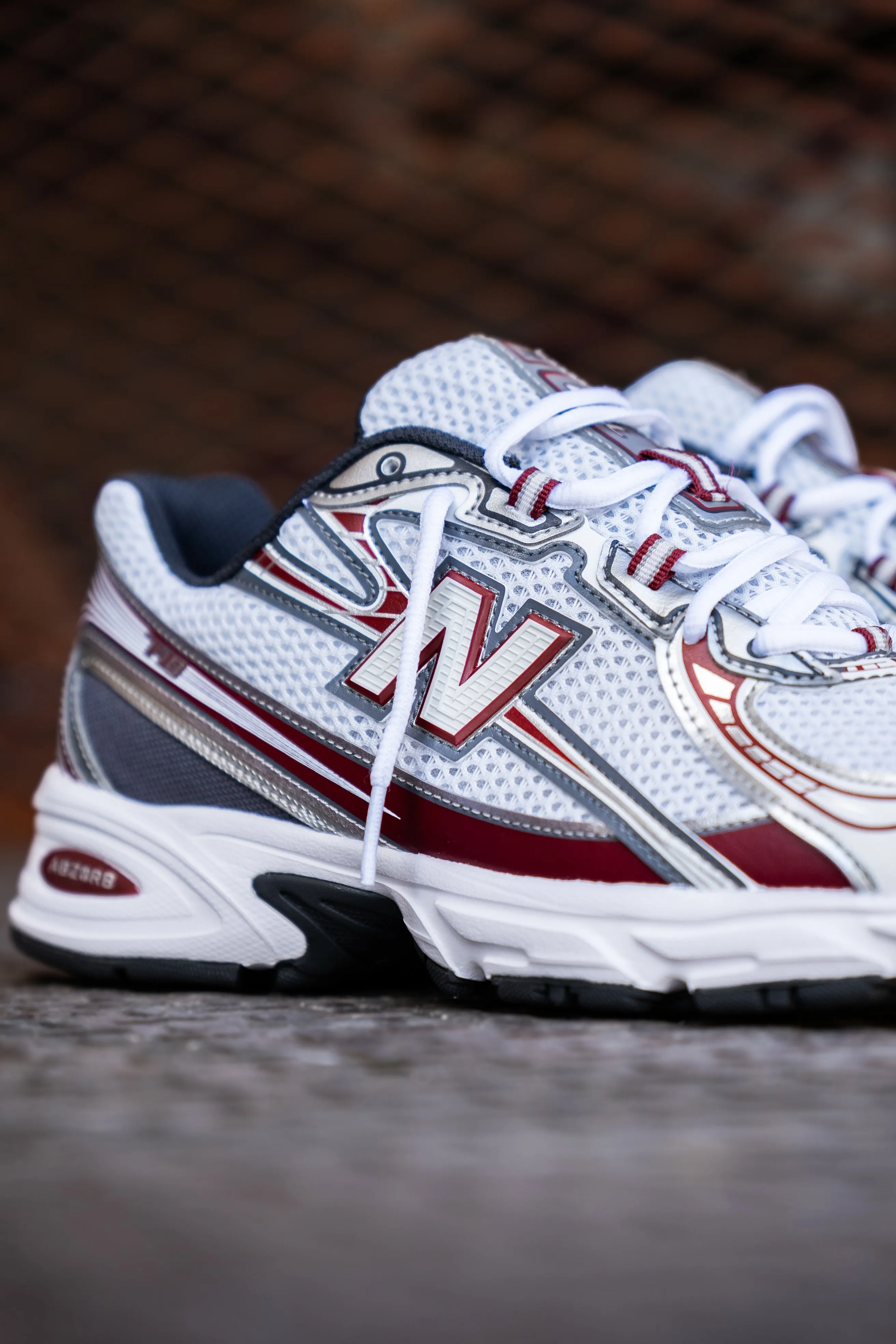 essential Timeless lining Mens New Balance 740 (Mercury Red) - U740RD2