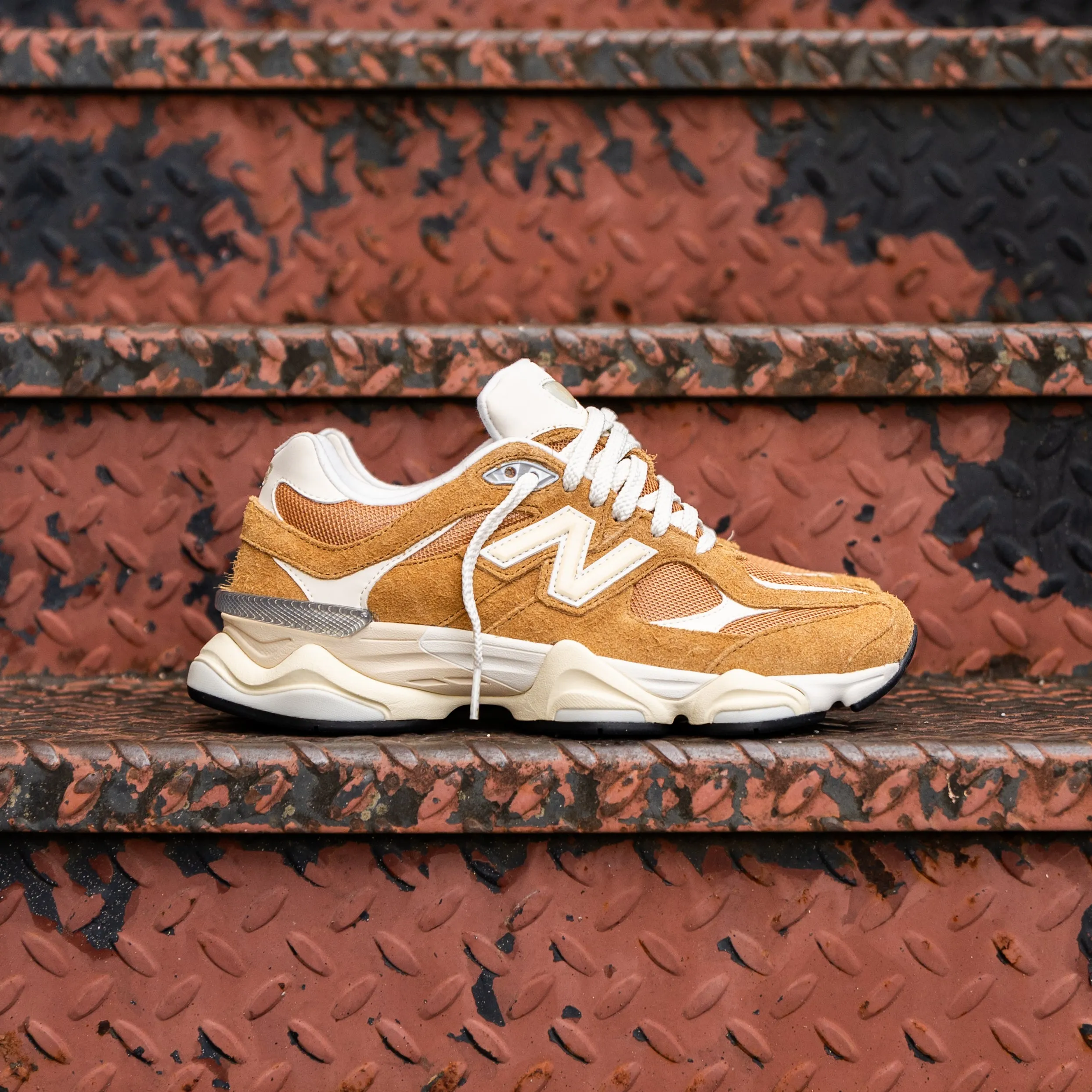 Enhanced silhouette Mens New Balance 9060 (Beige/Beige) - U9060HMT