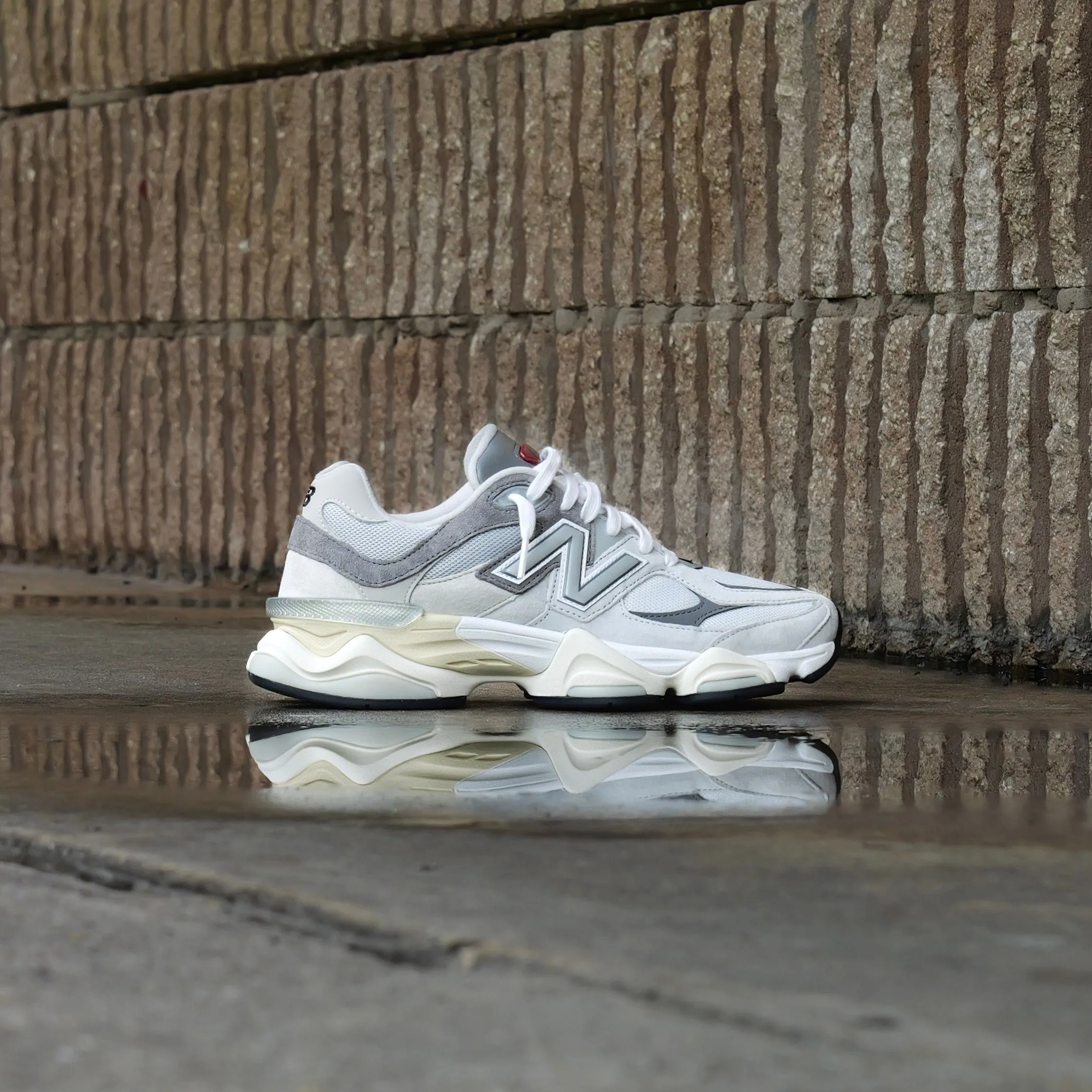 mesh - type Mens New Balance 9060GRY (Grey/Grey)