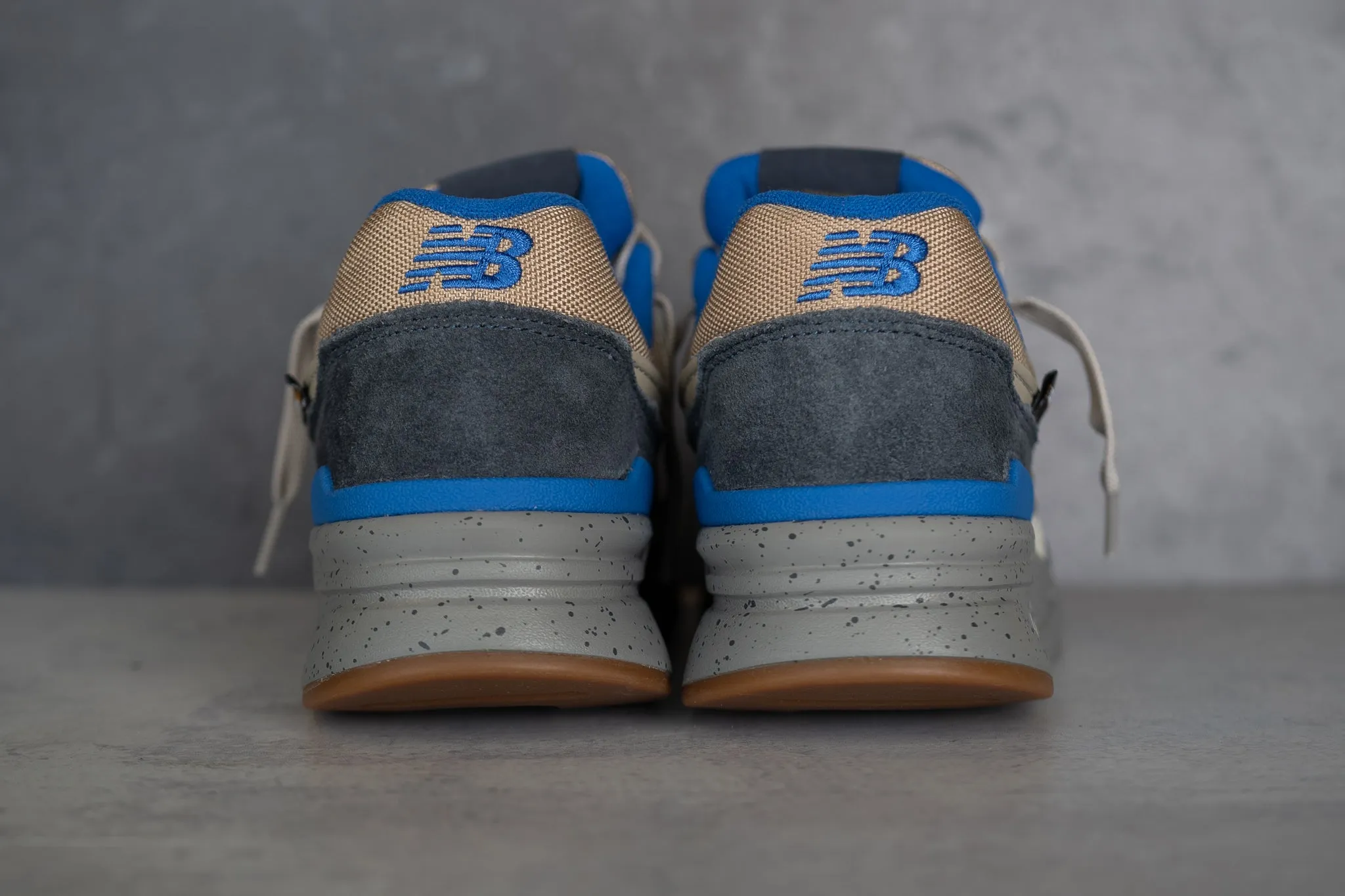 Lightweight Performance Mens New Balance 997 (Sand) - CM997HTV