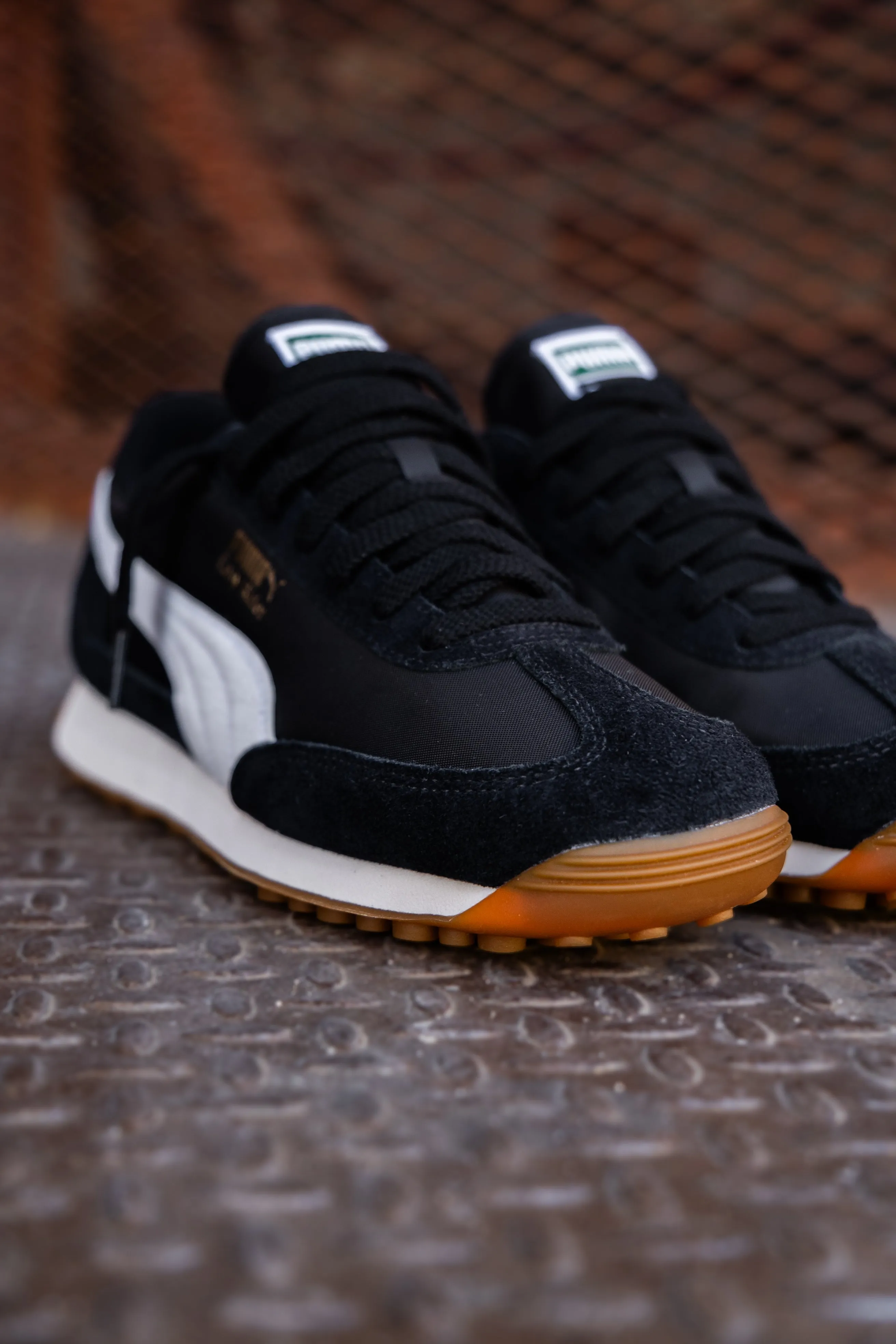 Mens Puma Easy Rider Vintage (Puma Black/Puma White) indispensable Soft-touch design