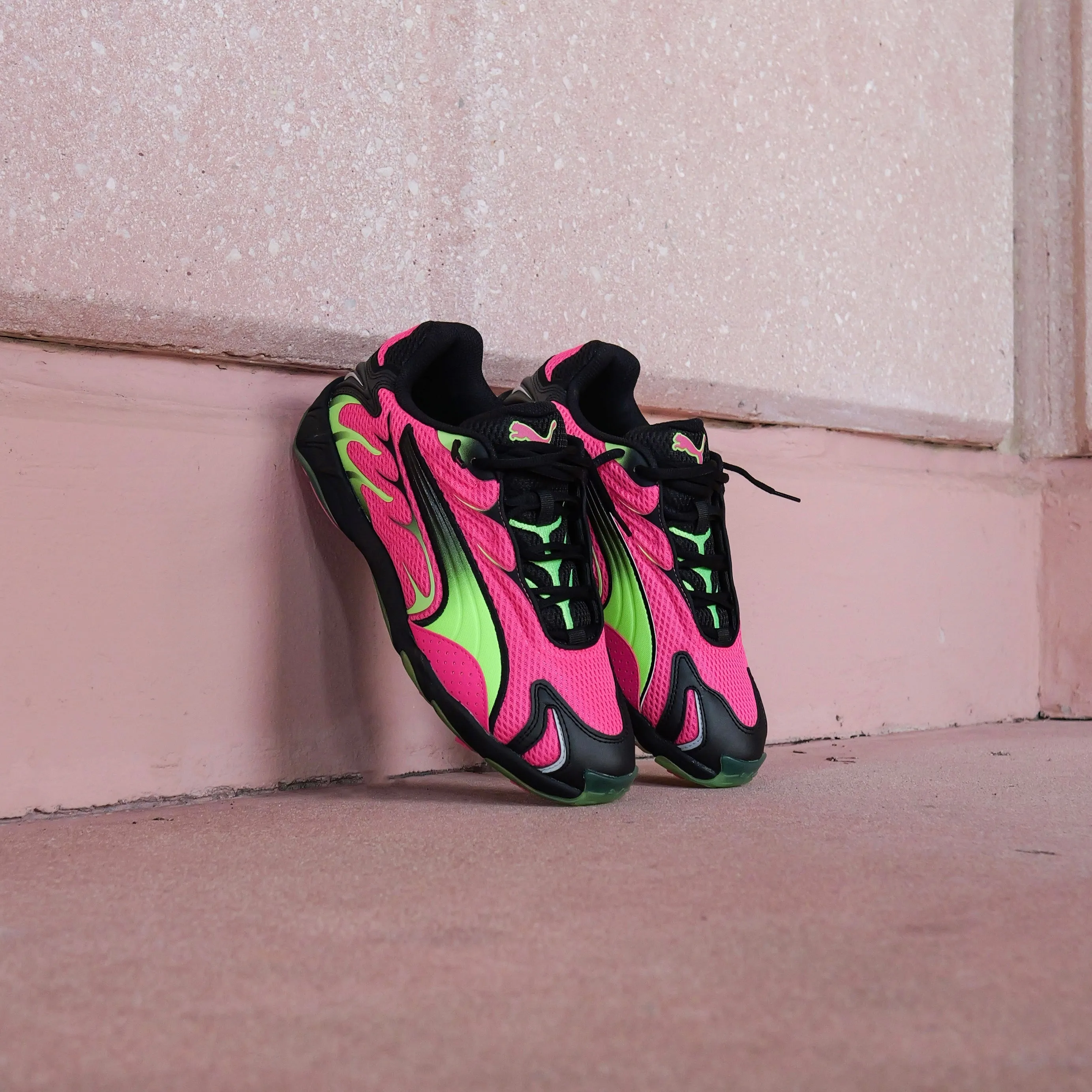 Mens Puma Inhale (Fluro Pink/Green Glare) triathletes straightforward