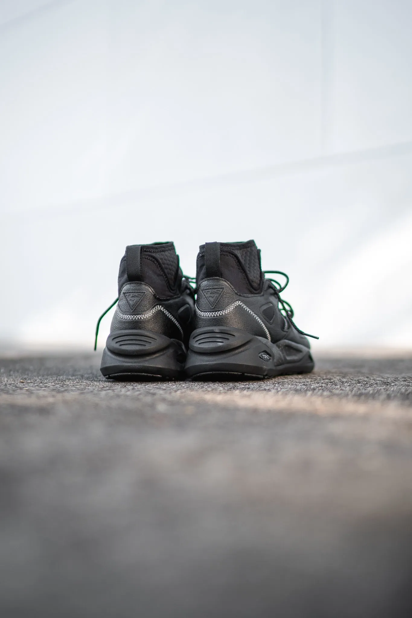 Easy traction Men's Puma TRC Blaze Mid WS (Puma Black/Castlerock)