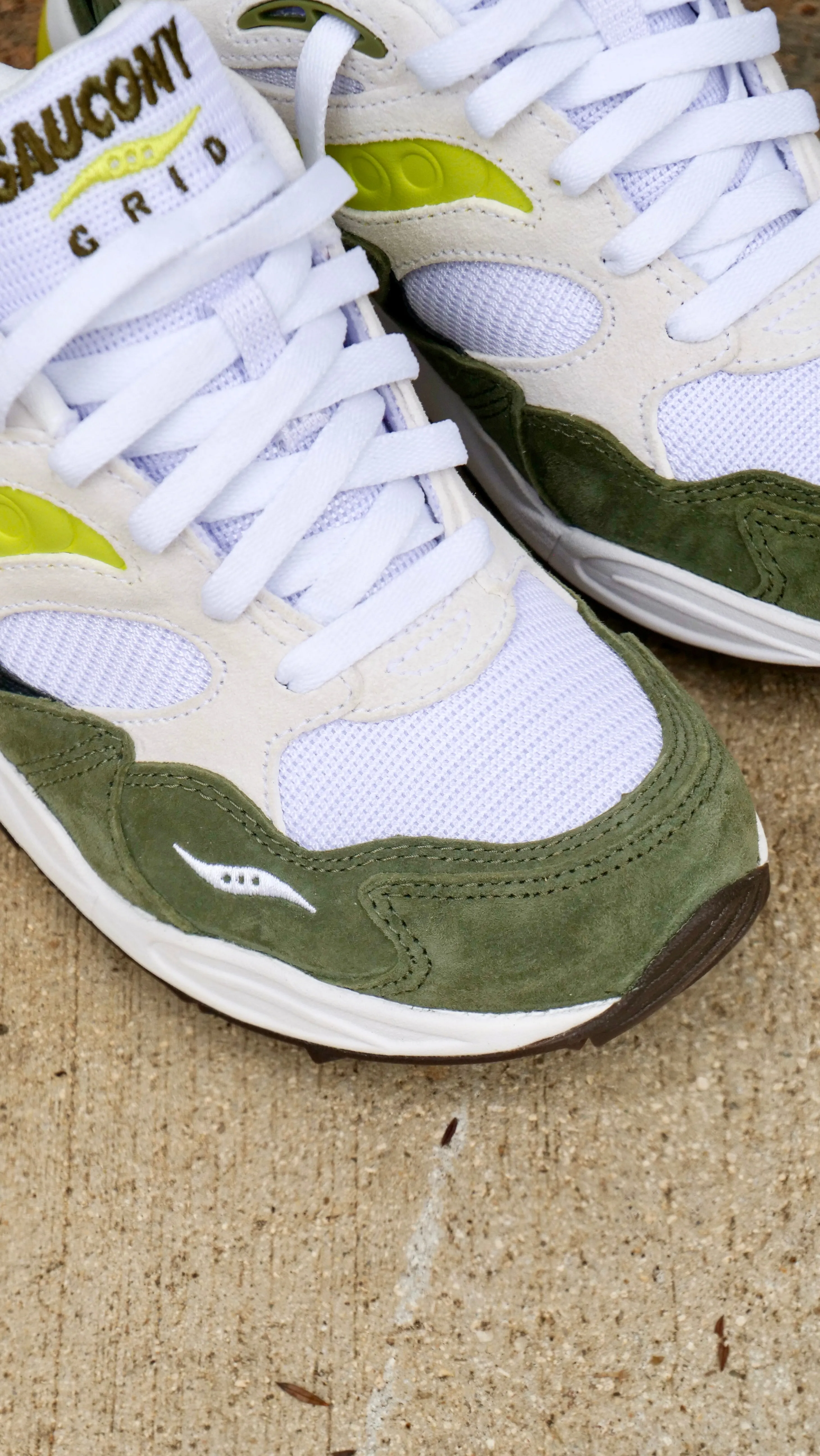 Mens Saucony Grid Shadow 2 Essential (White/Green) Iconic lining decorative