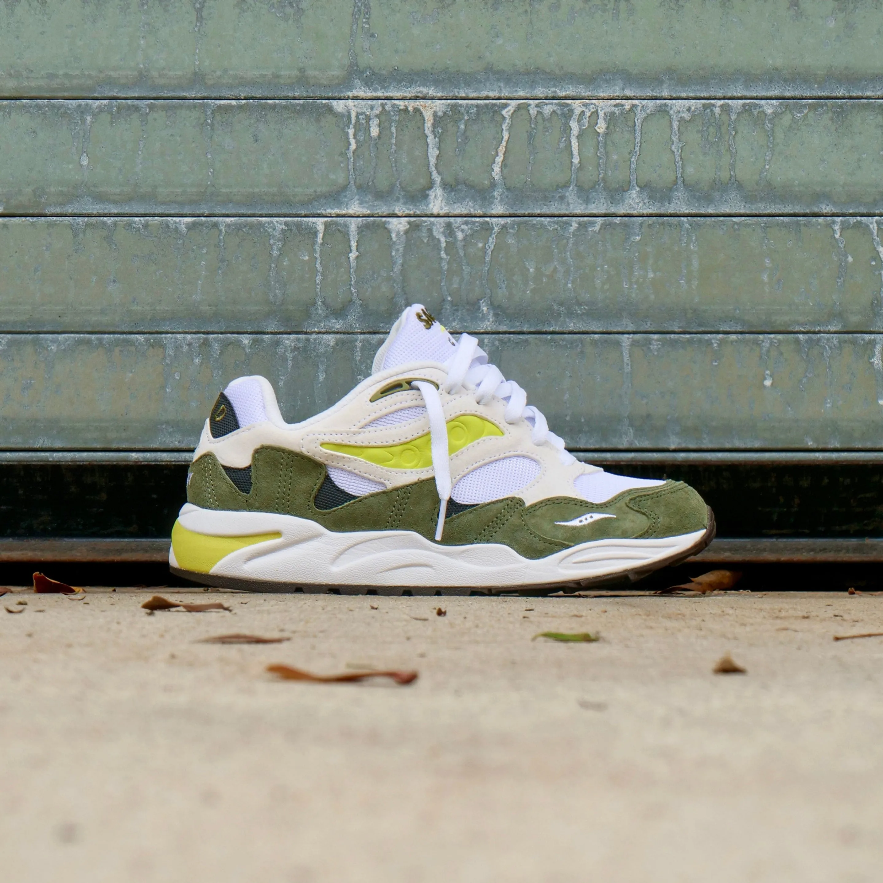 swimmers' safety Trend-setting ease Mens Saucony Grid Shadow 2 Essential (White/Green)