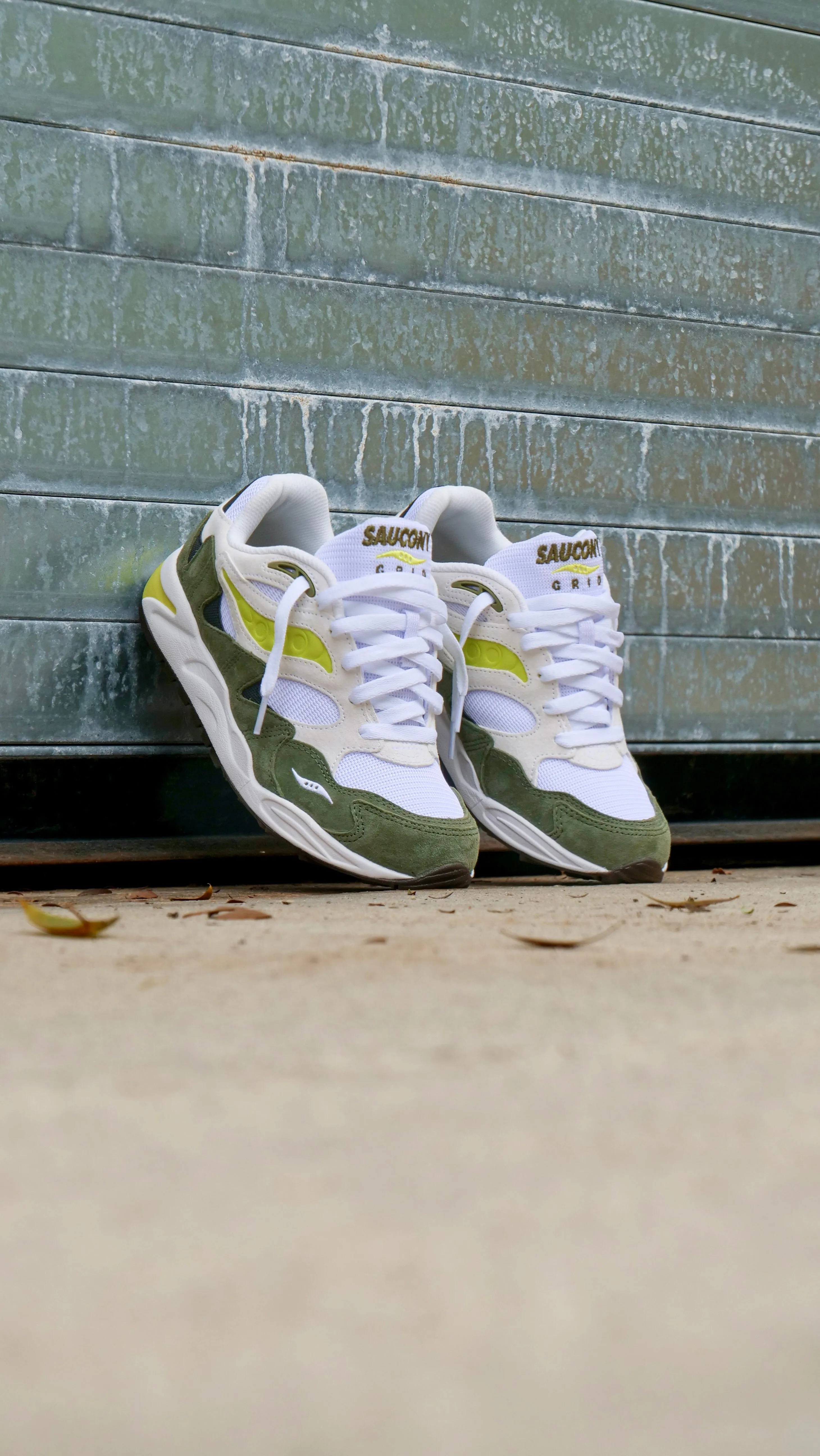 Mens Saucony Grid Shadow 2 Essential (White/Green) Sleek Ease Premium Sole