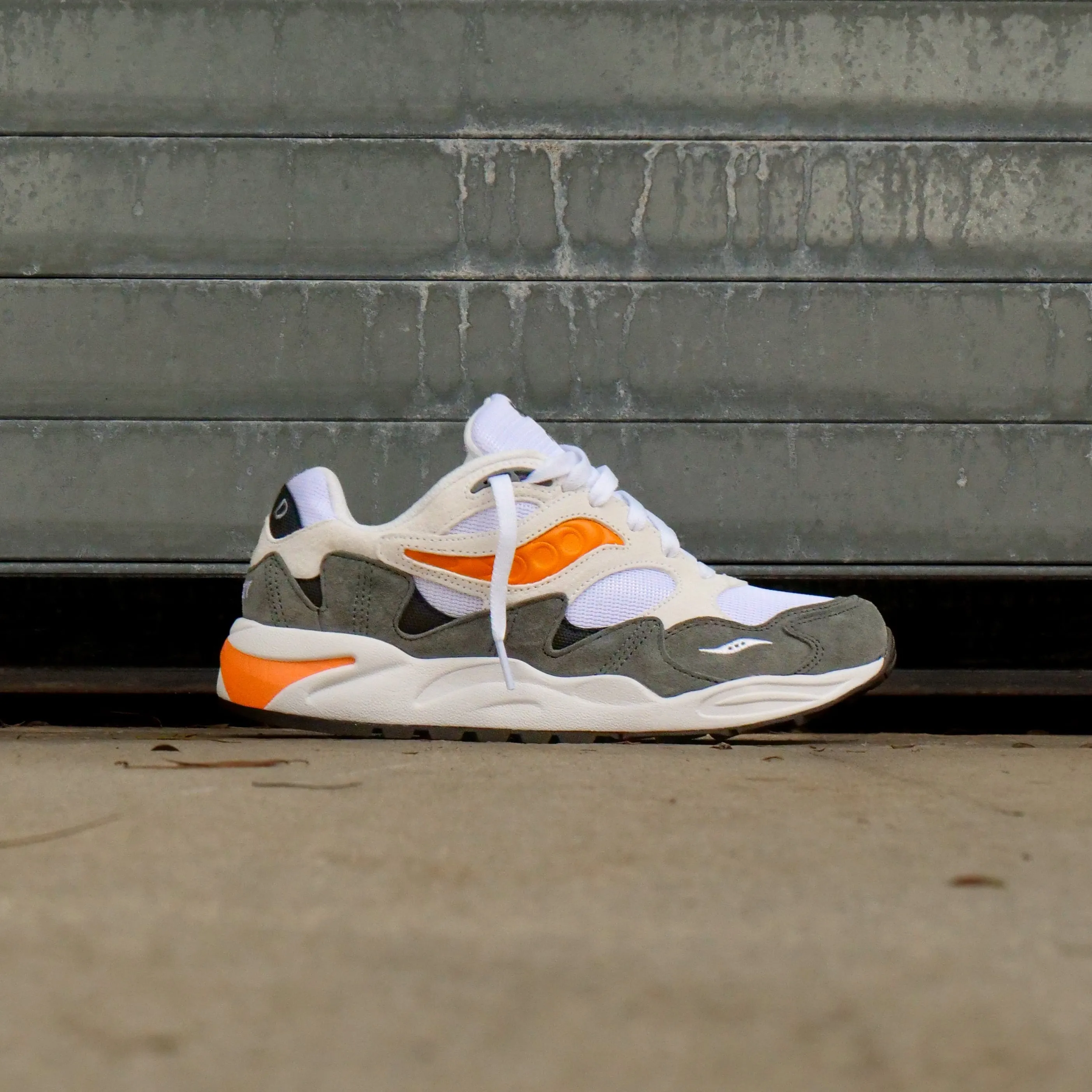 Glam support football players Mens Saucony Grid Shadow 2 Essential (White/Safety Orange)