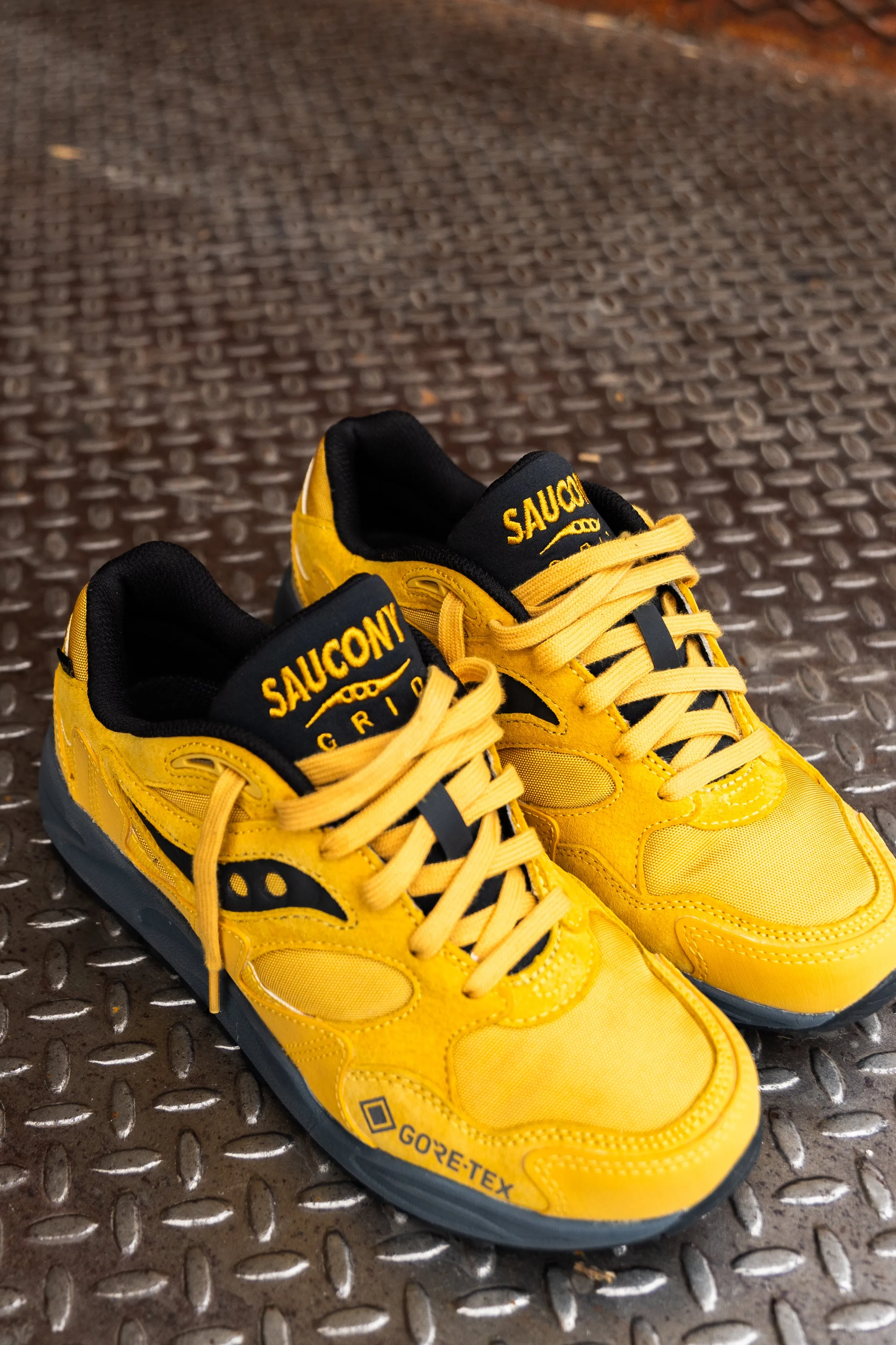 Superior Mens Saucony Grid Shadow 2 GTX (Yellow/Black)