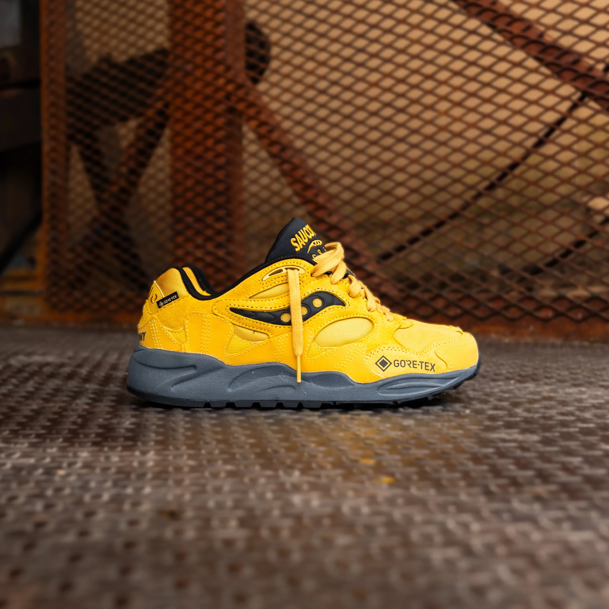 Superior Performance Mens Saucony Grid Shadow 2 GTX (Yellow/Black)