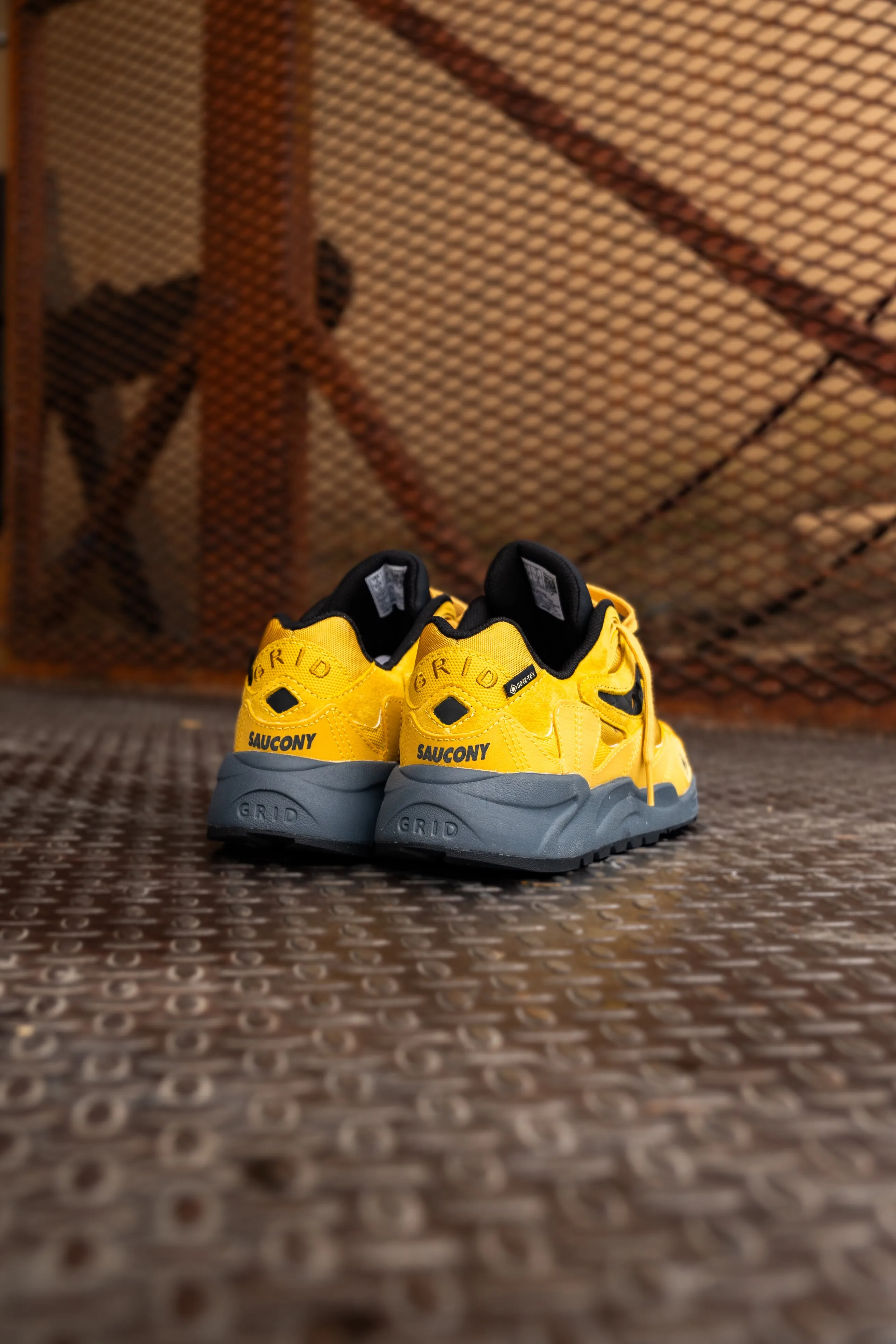 Slim flair Soft Design Mens Saucony Grid Shadow 2 GTX (Yellow/Black)