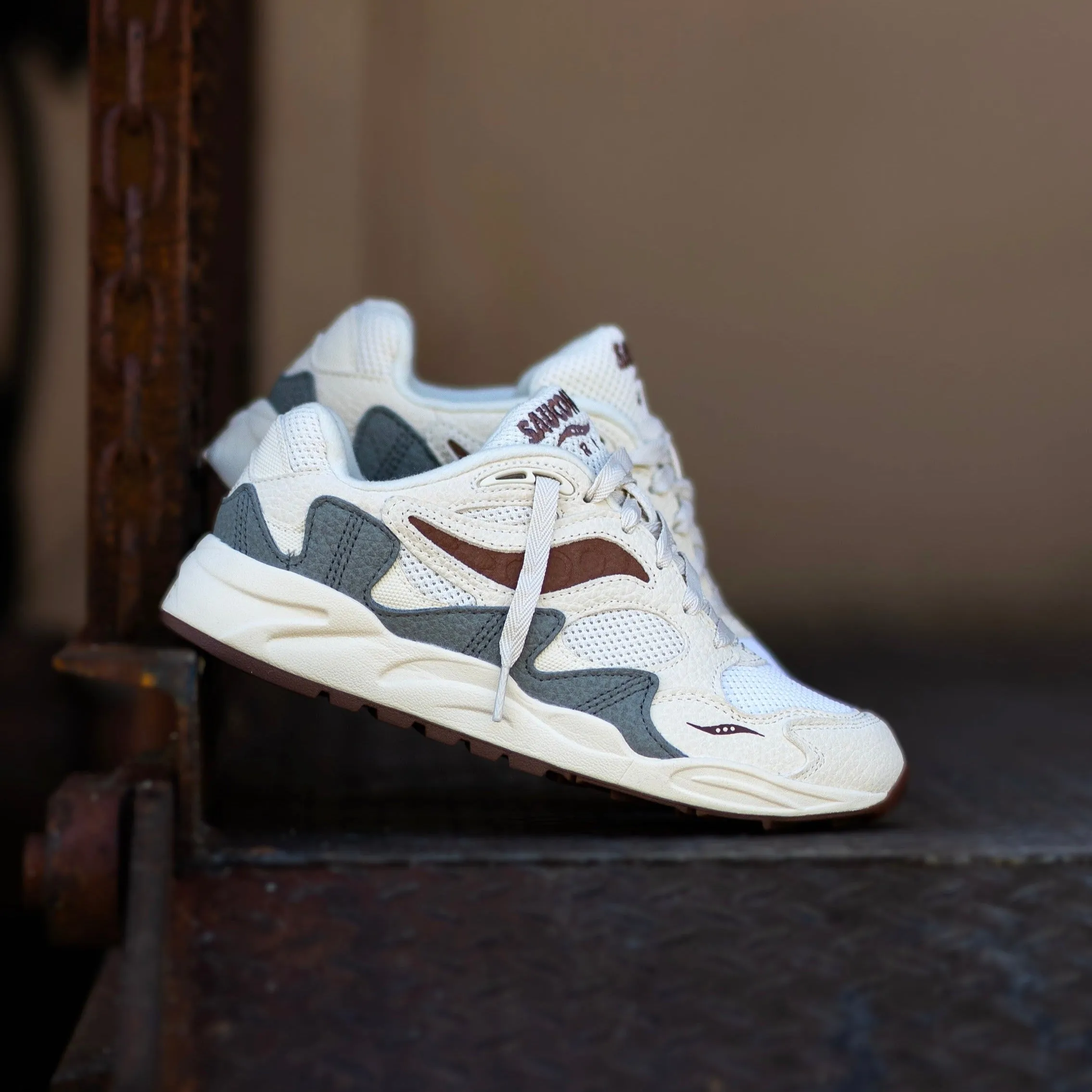 Mens Saucony Grid Shadow 2 (Sand/Brown) least beach Dynamic silhouette