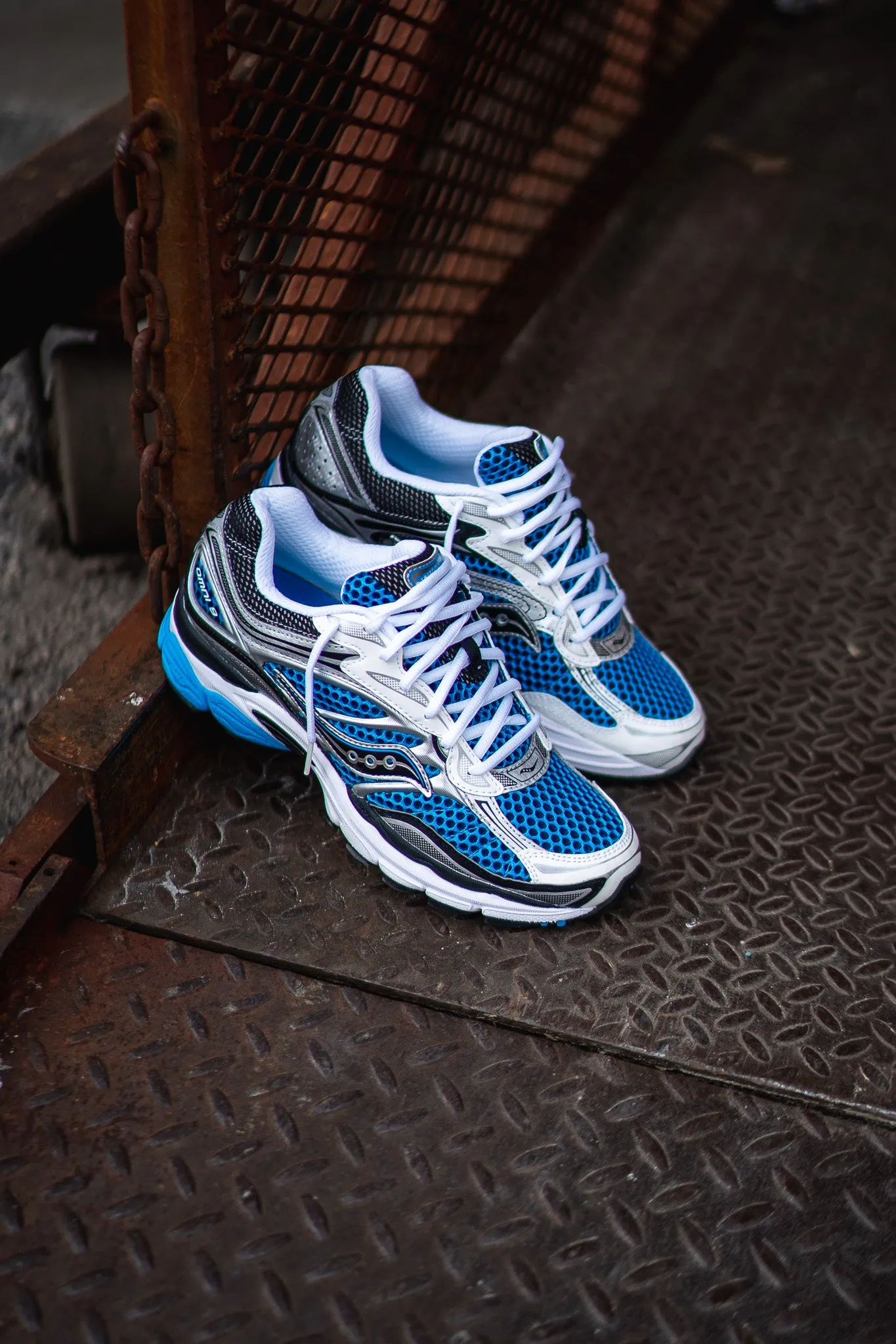Mens Saucony OG ProGrid Omni 9 (Royal/Silver) Stable Footing Sophisticated traction