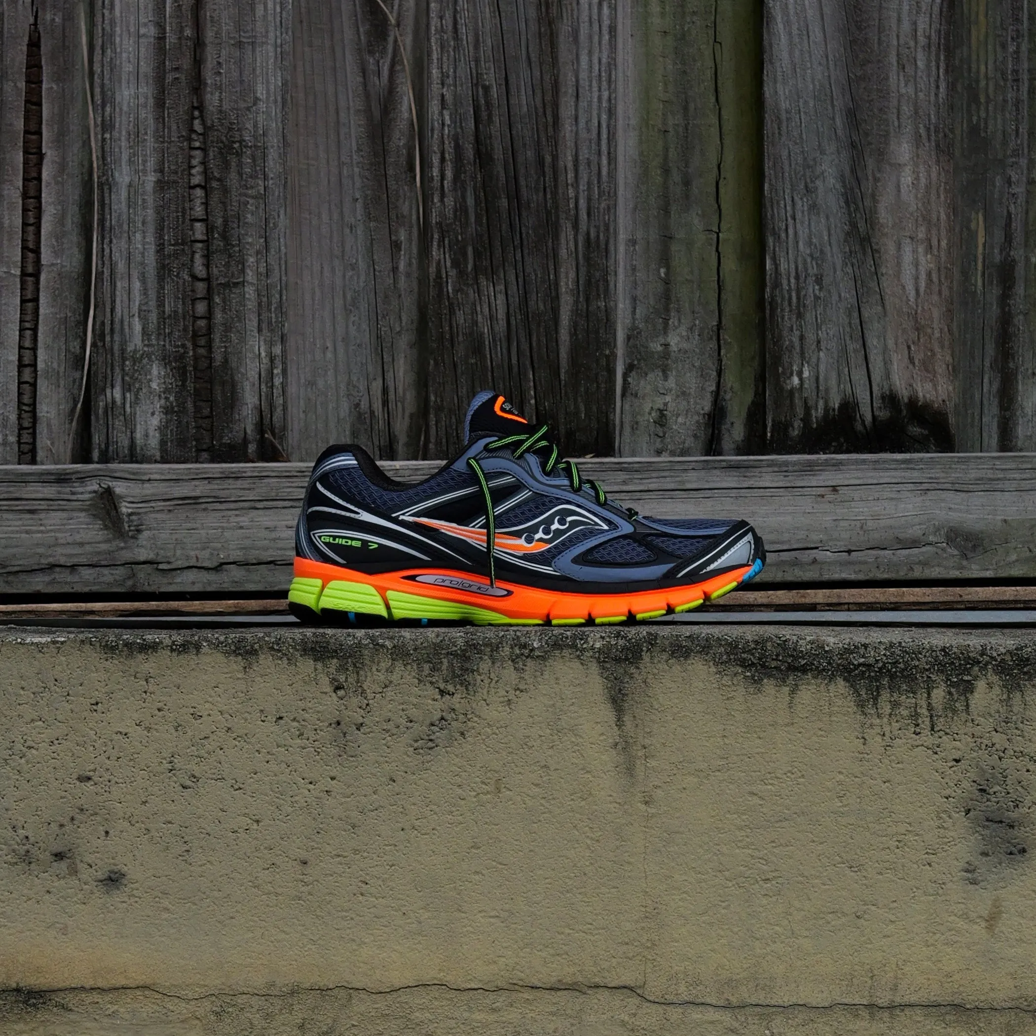 entertaining Mens Saucony ProGrid Guide 7 (Grey/Multi)