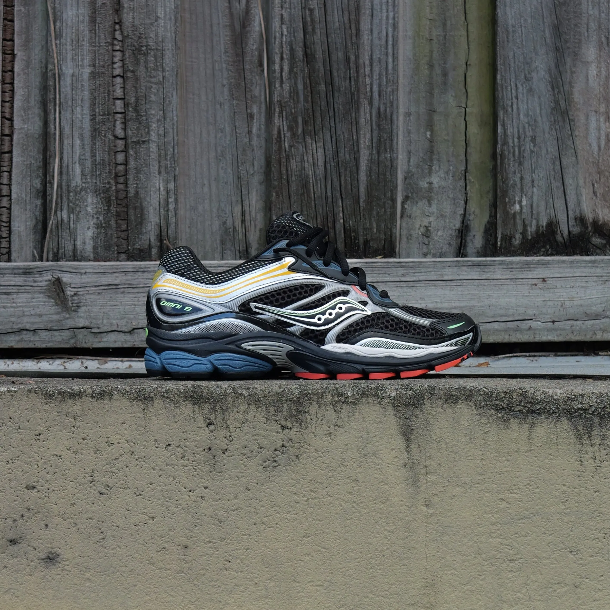 Mens Saucony ProGrid Omni 9 (Black/Multi) least flexible professionals