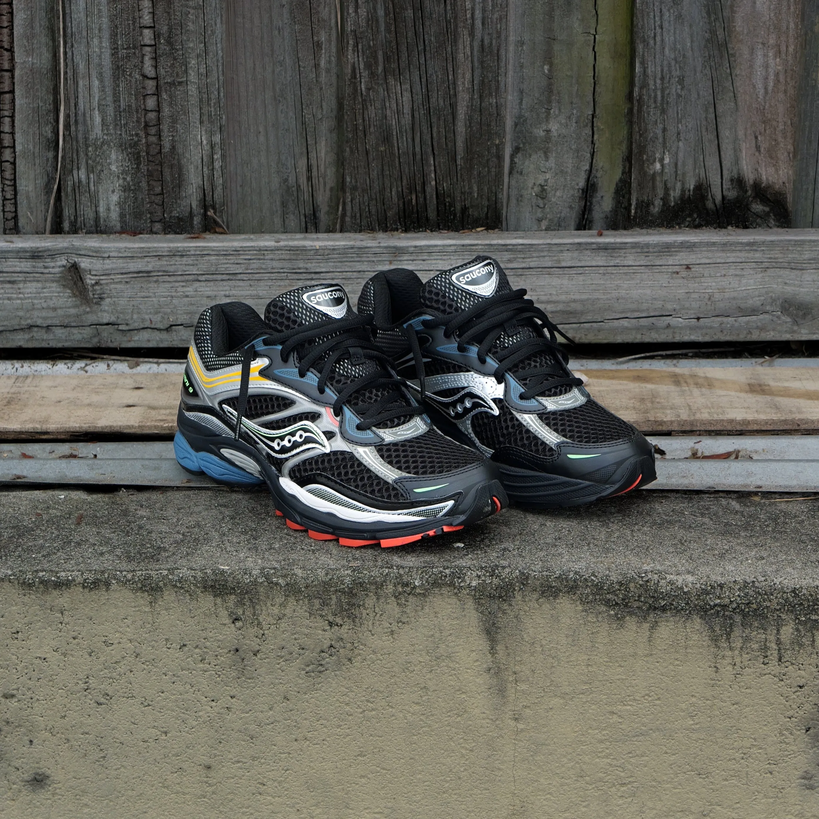 Mens Saucony ProGrid Omni 9 (Black/Multi) Maximum Grip fade-resistant