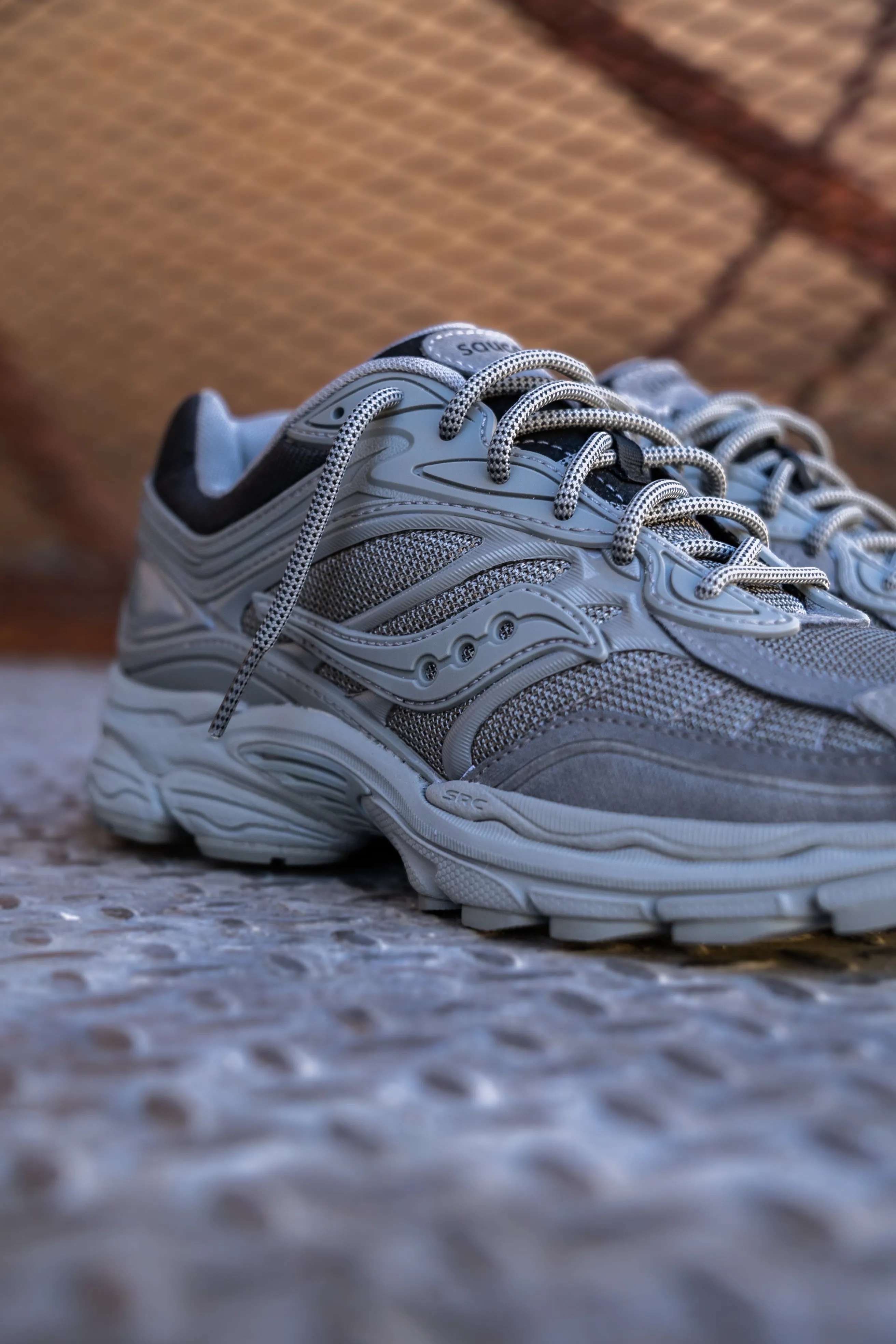 Mens Saucony ProGrid Omni 9 (Grey/Gris) office workers warm - weather shoes