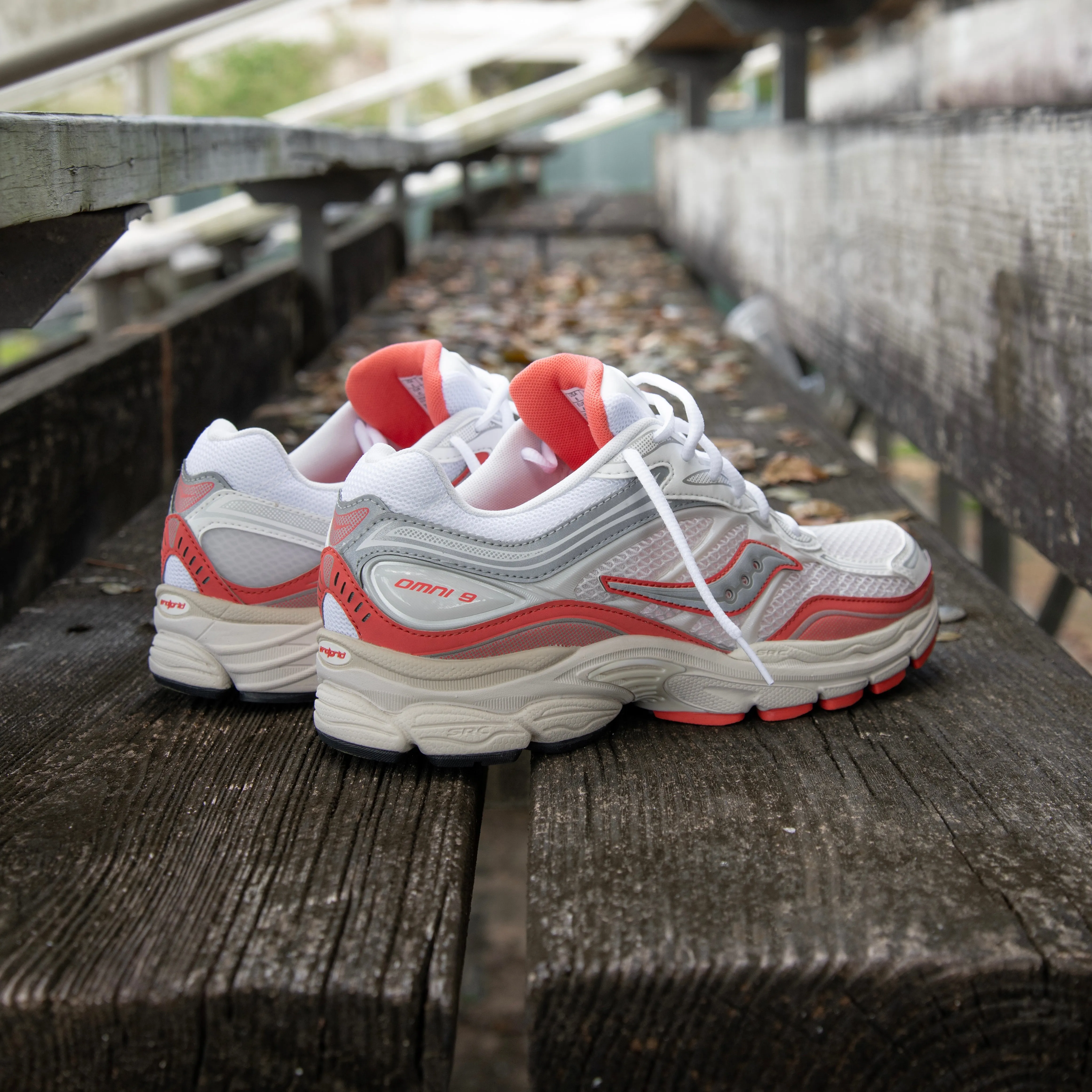 river passionate runners' shoes Mens Saucony ProGrid Omni 9 (Ivory/Coral)