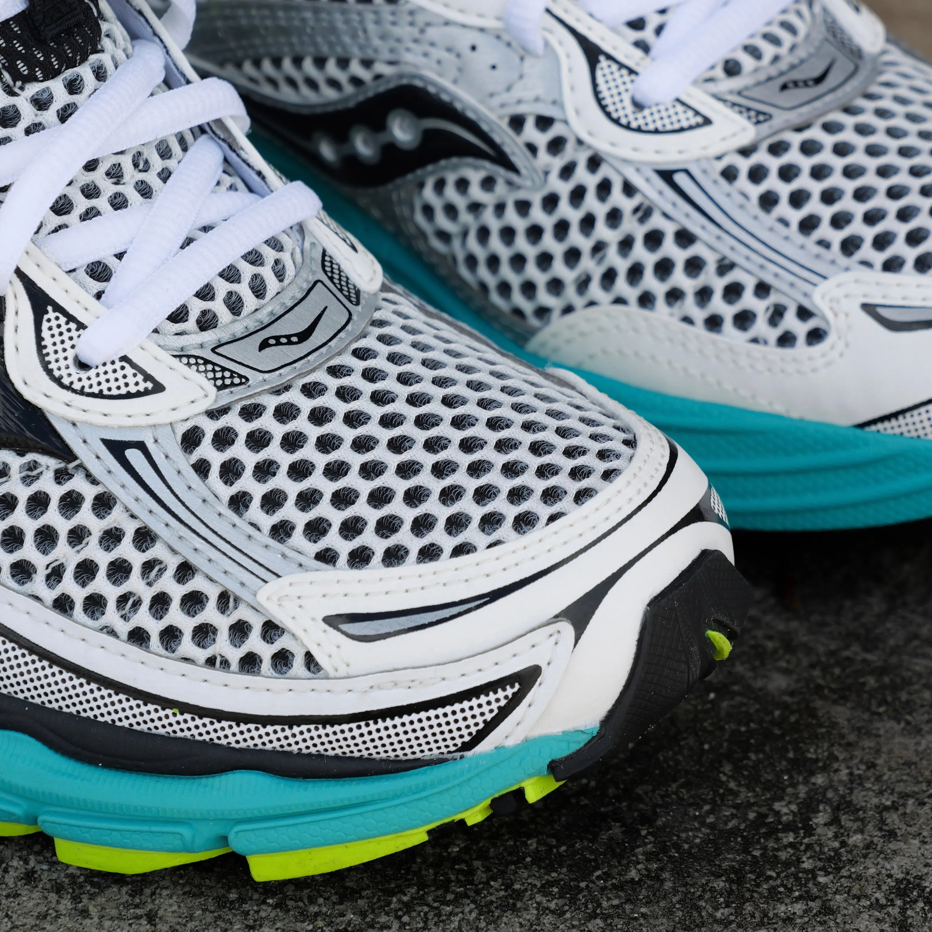walkers - specific functions Embroidered Mens Saucony ProGrid Omni 9 (Silver Mutant)
