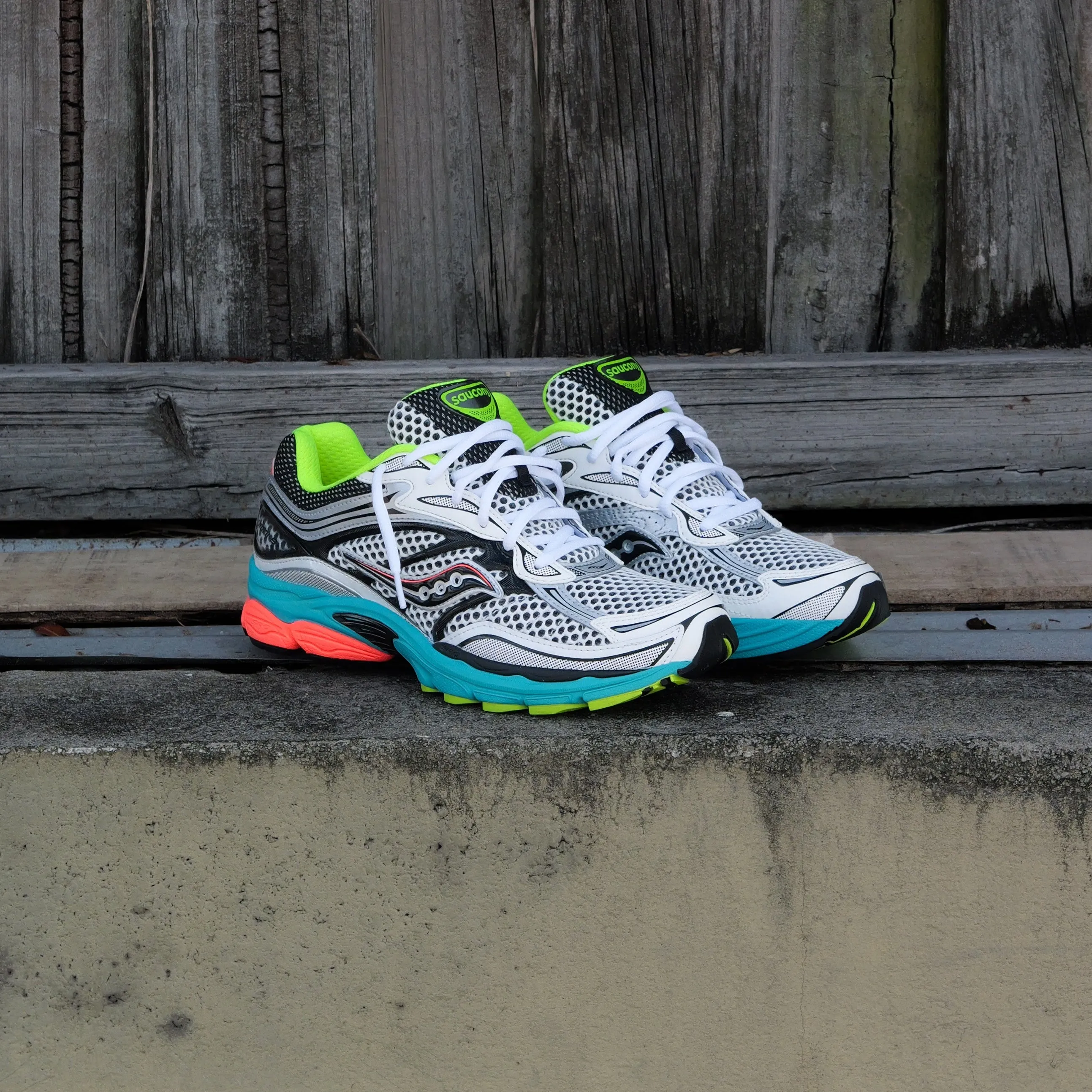 Mens Saucony ProGrid Omni 9 (Silver Mutant) Signature