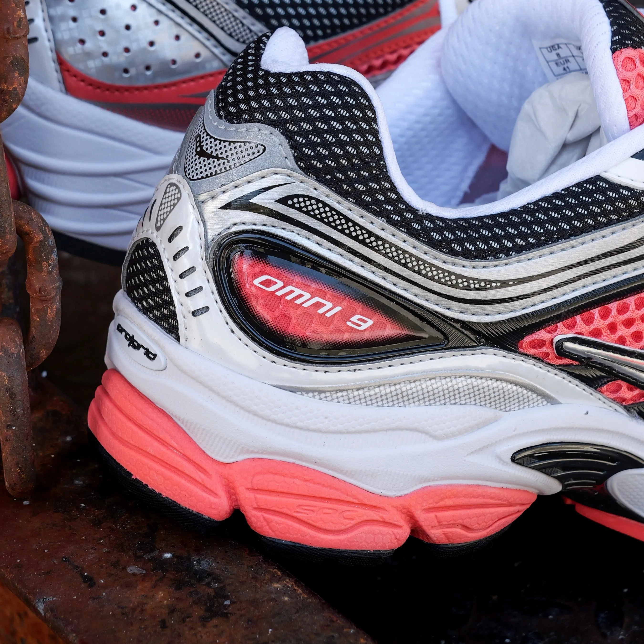 extra-large Mens Saucony ProGrid Omni 9 (Silver/Coral)
