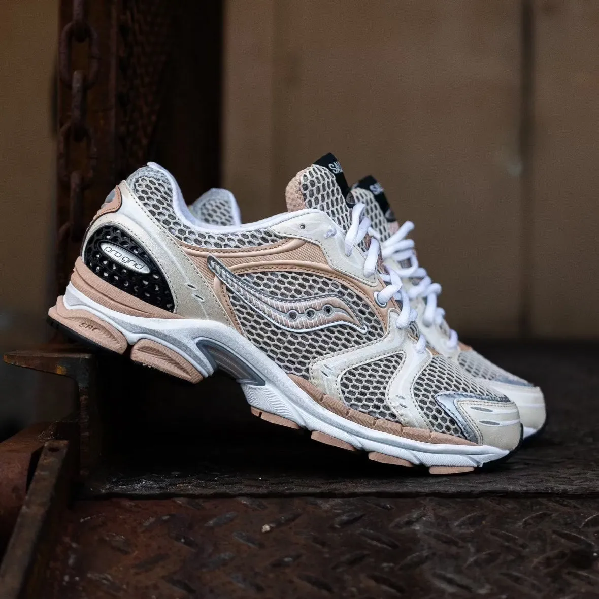 Mens Saucony ProGrid Triumph 4 Cream/Tan (S70704-11) Dynamic look casual wearers - specific functions