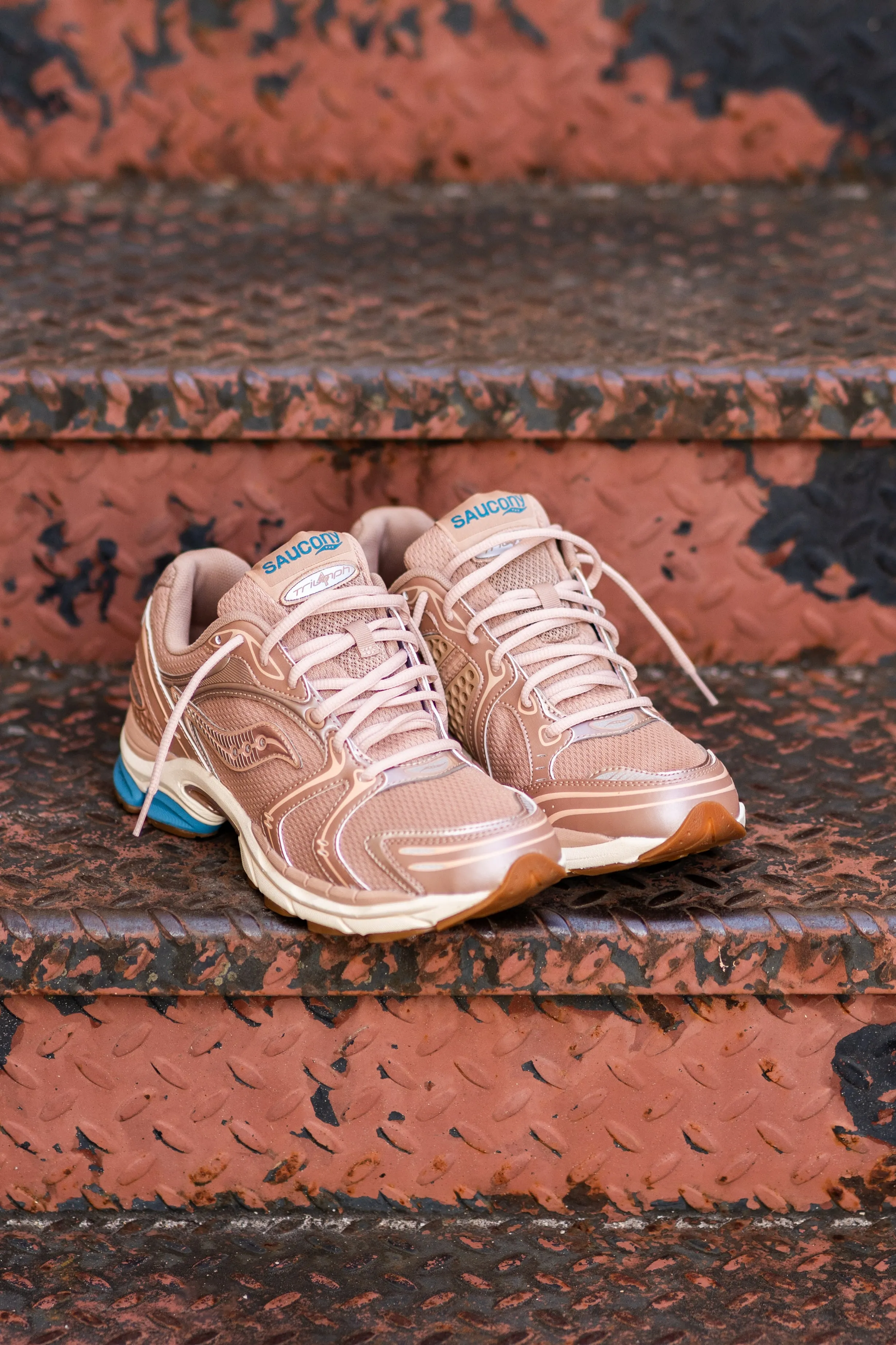 weekenders' options Mens Saucony ProGrid Triumph 4 (Tan/Royal)