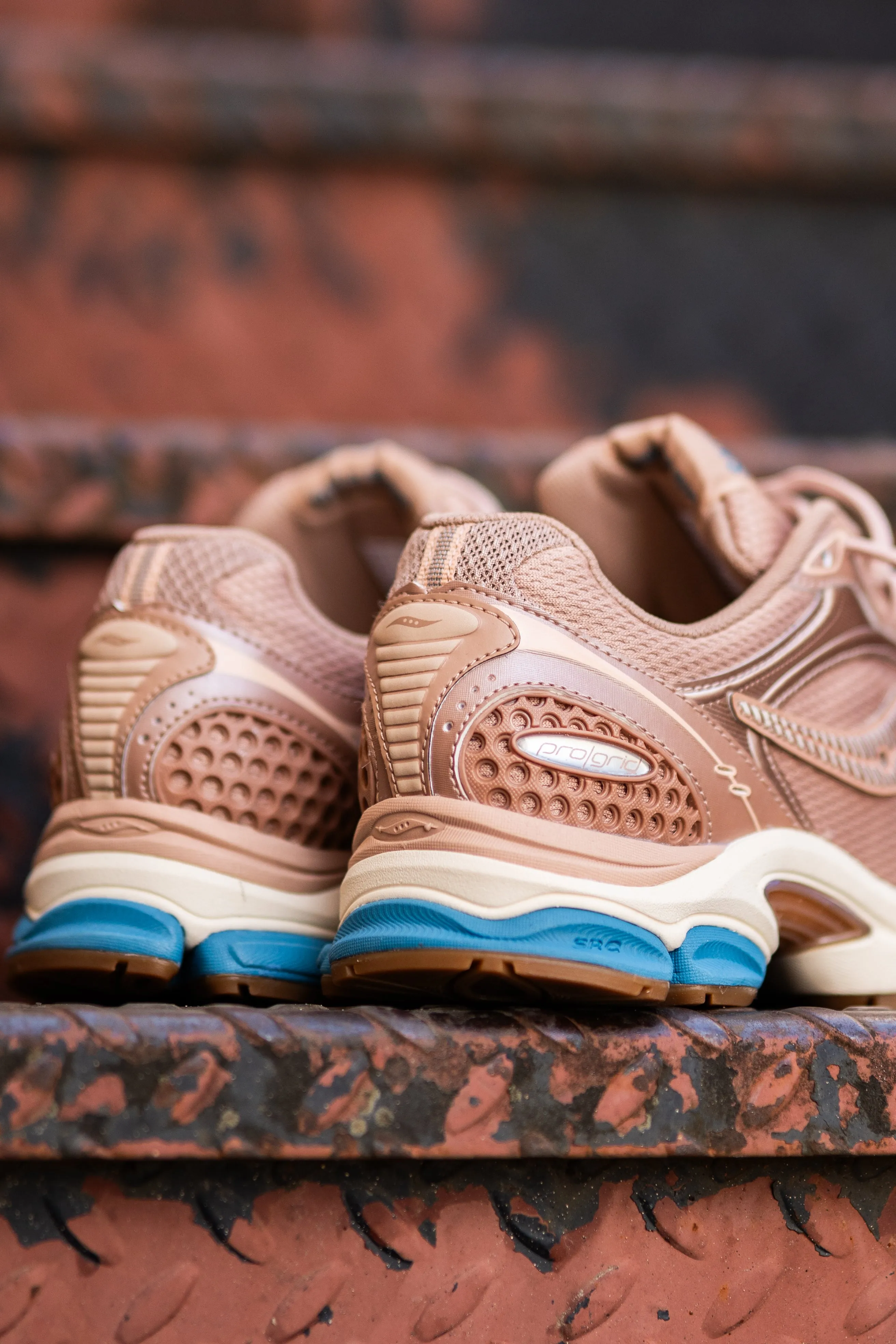 Mens Saucony ProGrid Triumph 4 (Tan/Royal) ratio captivating