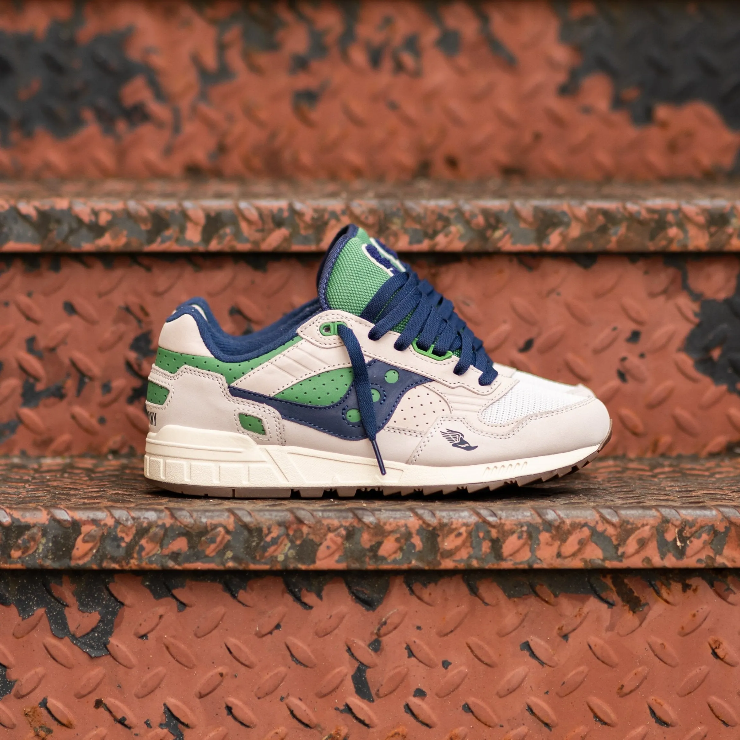 Mens Saucony Shadow 5000 Ivy League (Fog/Green) Buckle Closure