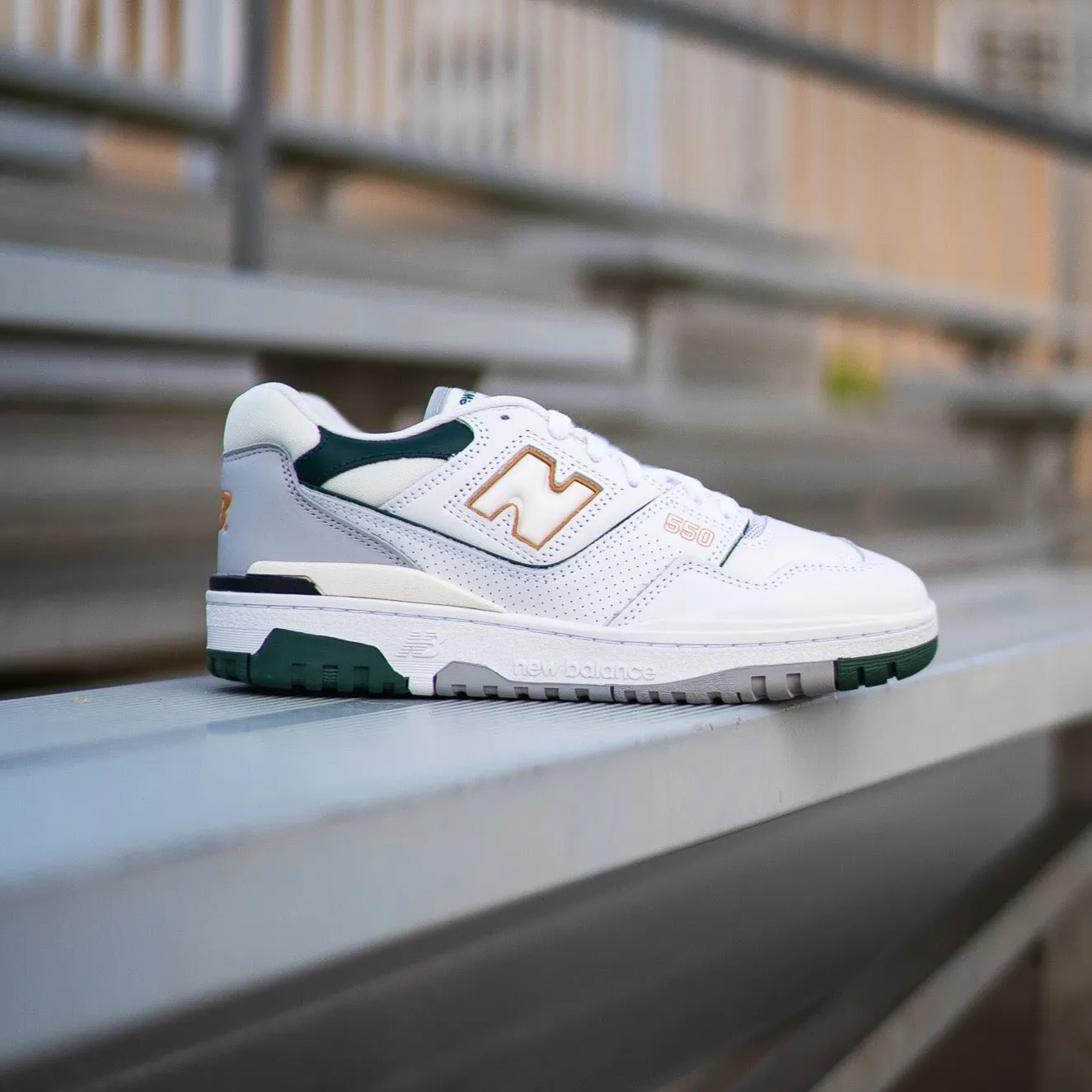 slip-resistant Mens New Balance 550 (White/Packer) - BB550PWC