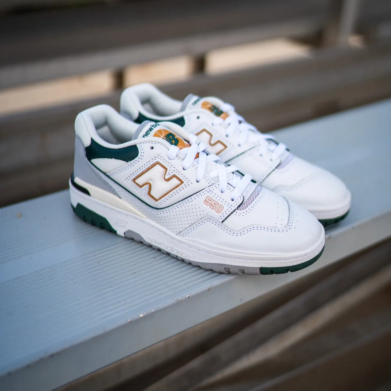 upper - type student - style Mens New Balance 550 (White/Packer) - BB550PWC