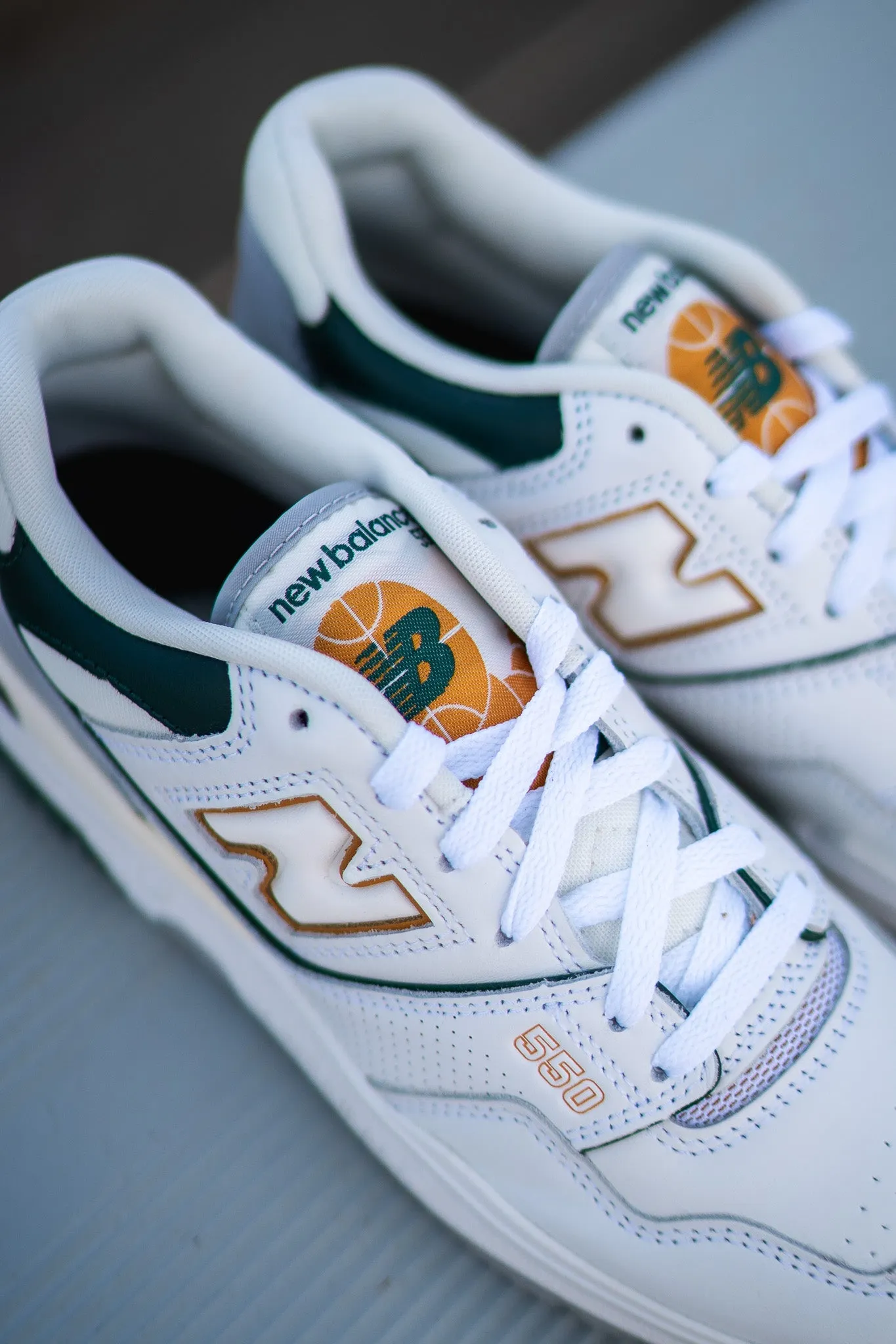 scale Soft Design Mens New Balance 550 (White/Packer) - BB550PWC