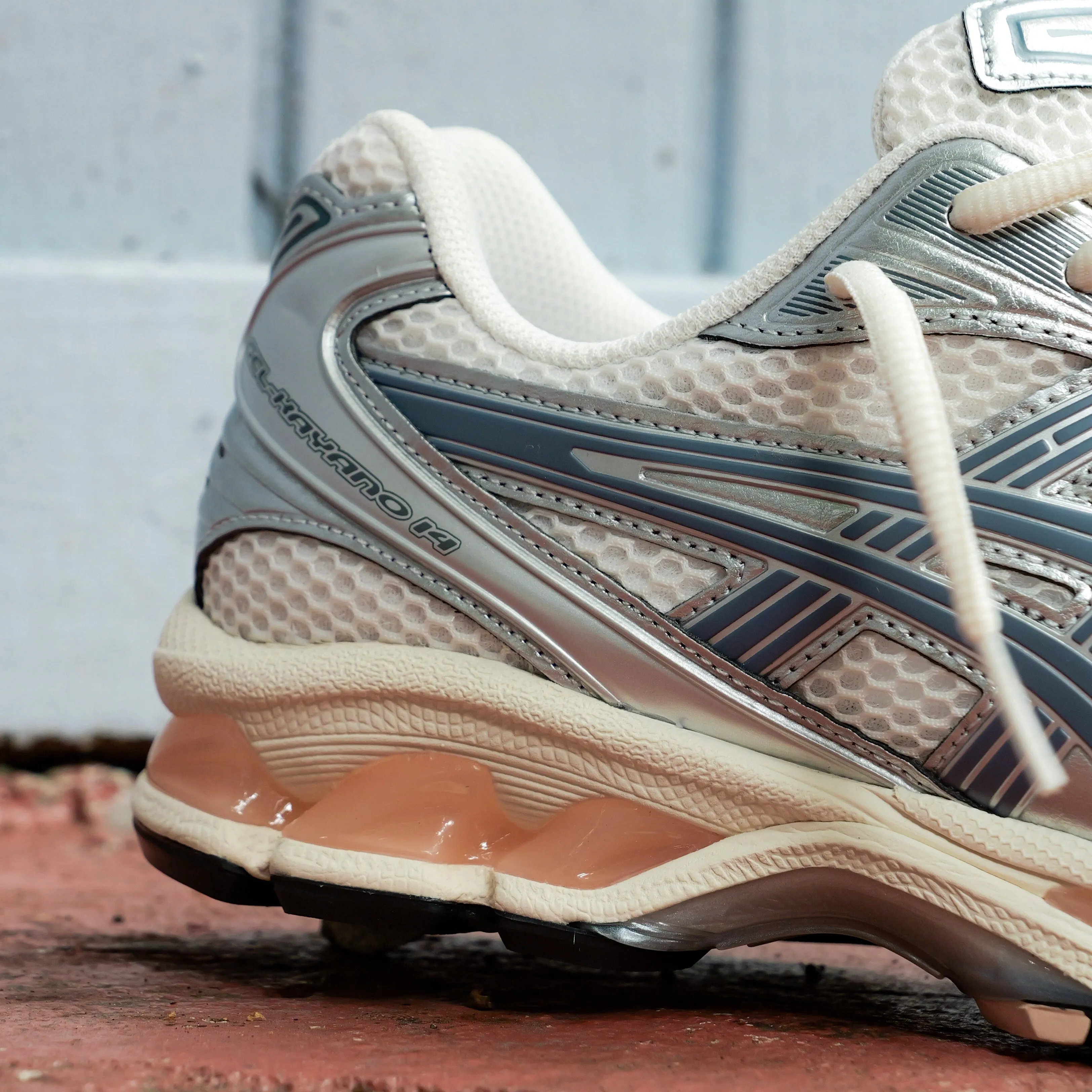cycling - style Mens Asics Gel-Kayano 14 (Cream/Ironclad)