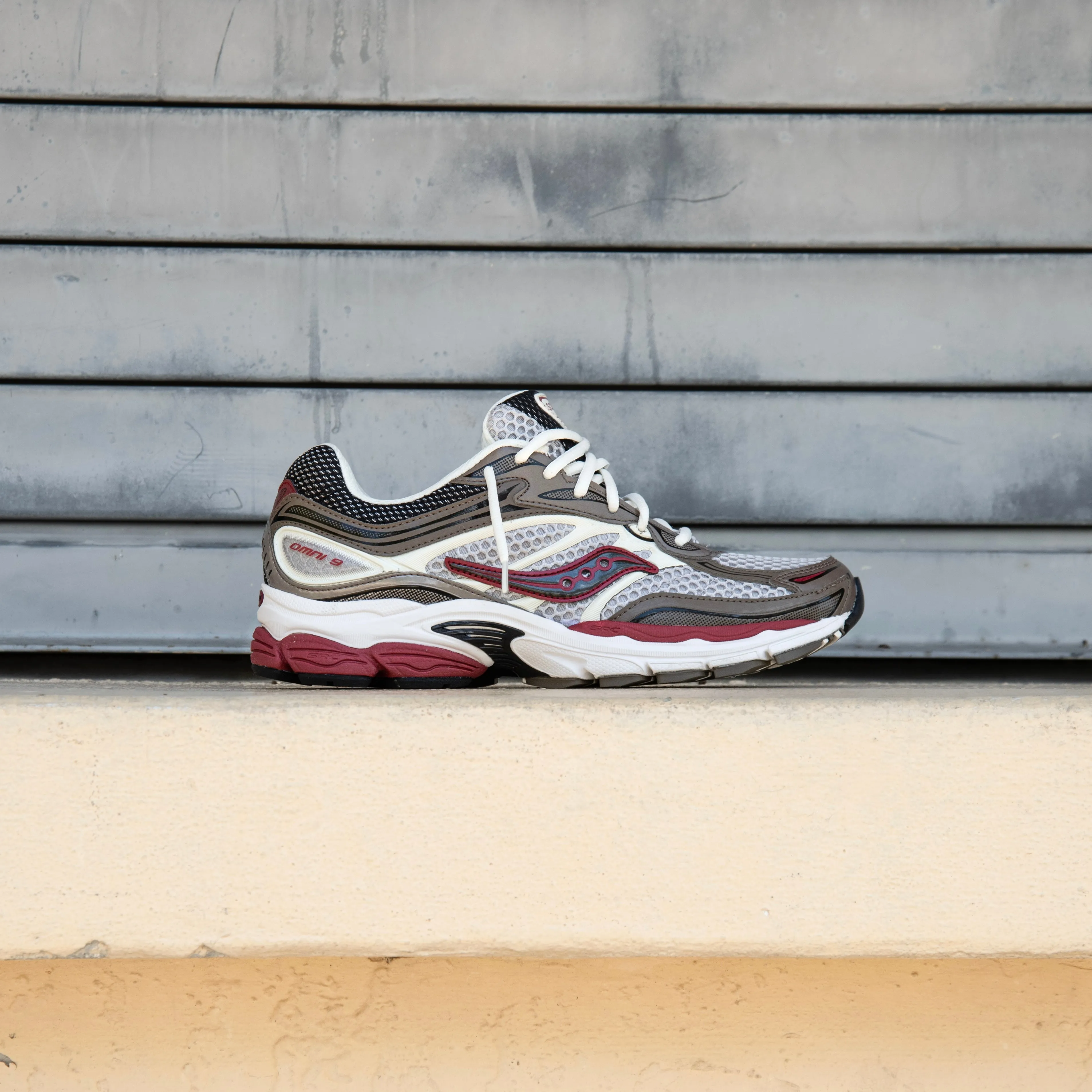 Mens Saucony ProGrid Omni 9 (Brown/Red) Solid street walkers' sneakers