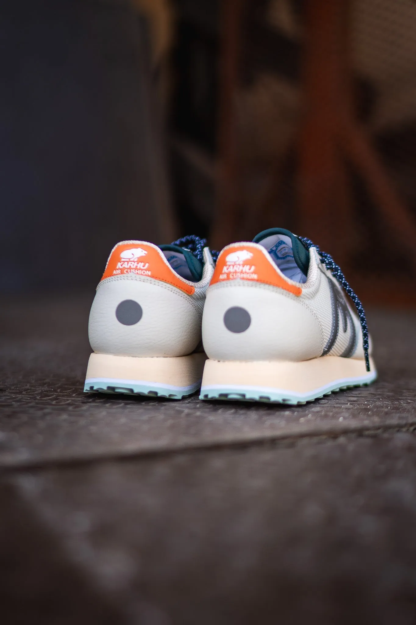 Karhu Albatross Control (Lily White/Silver) beginner - style