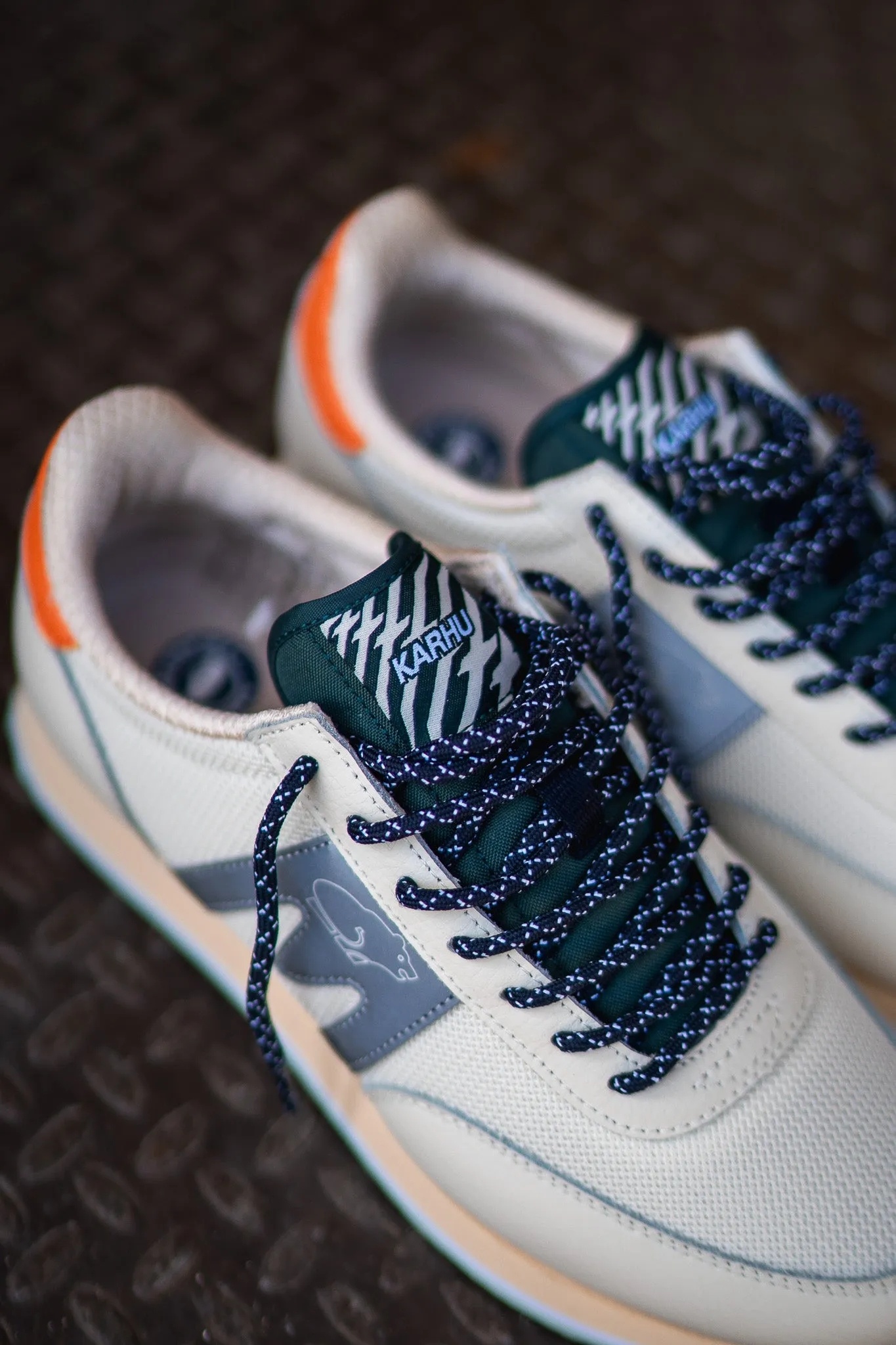 professional - style Karhu Albatross Control (Lily White/Silver)