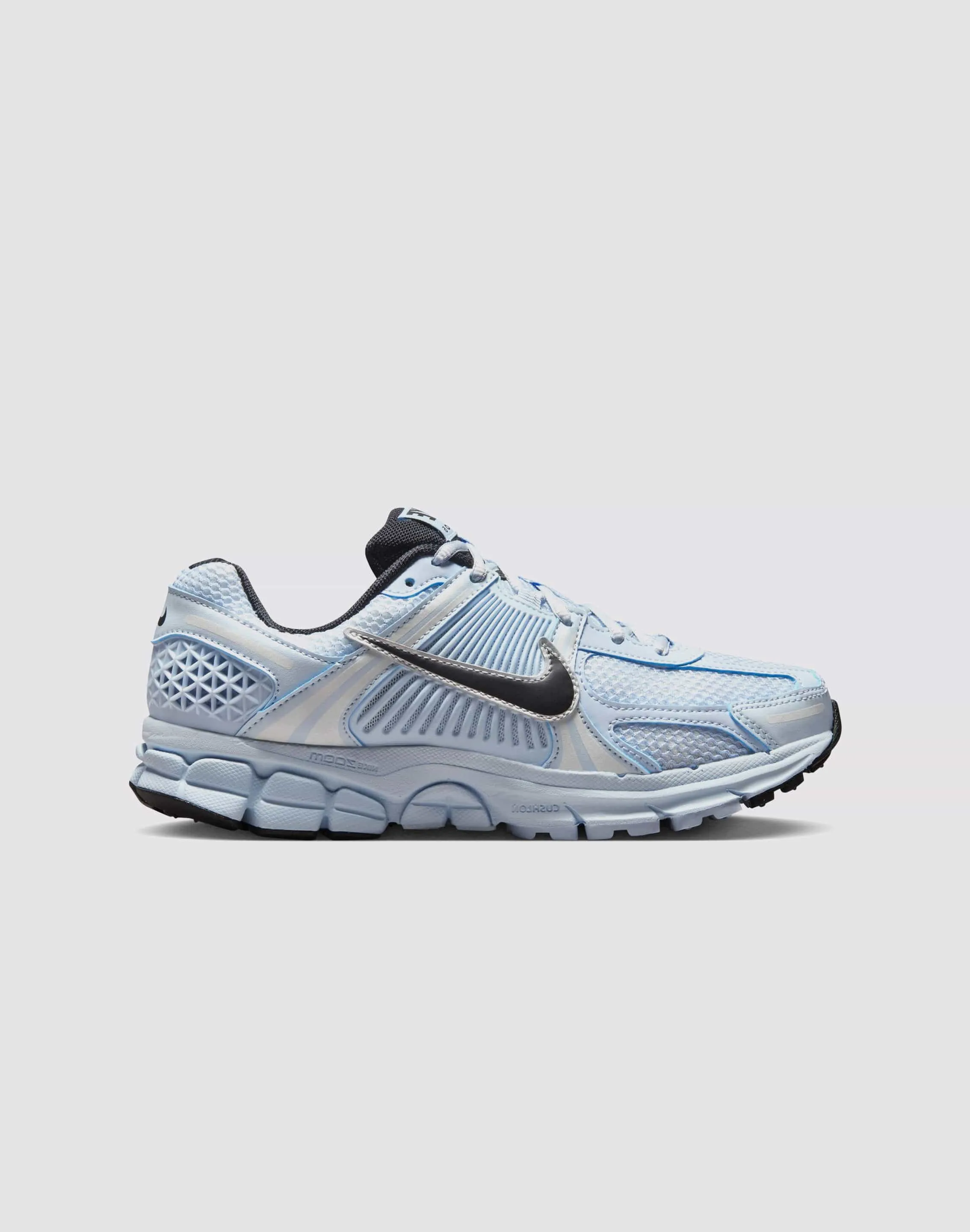 Premium materials Nike Zoom Vomero 5