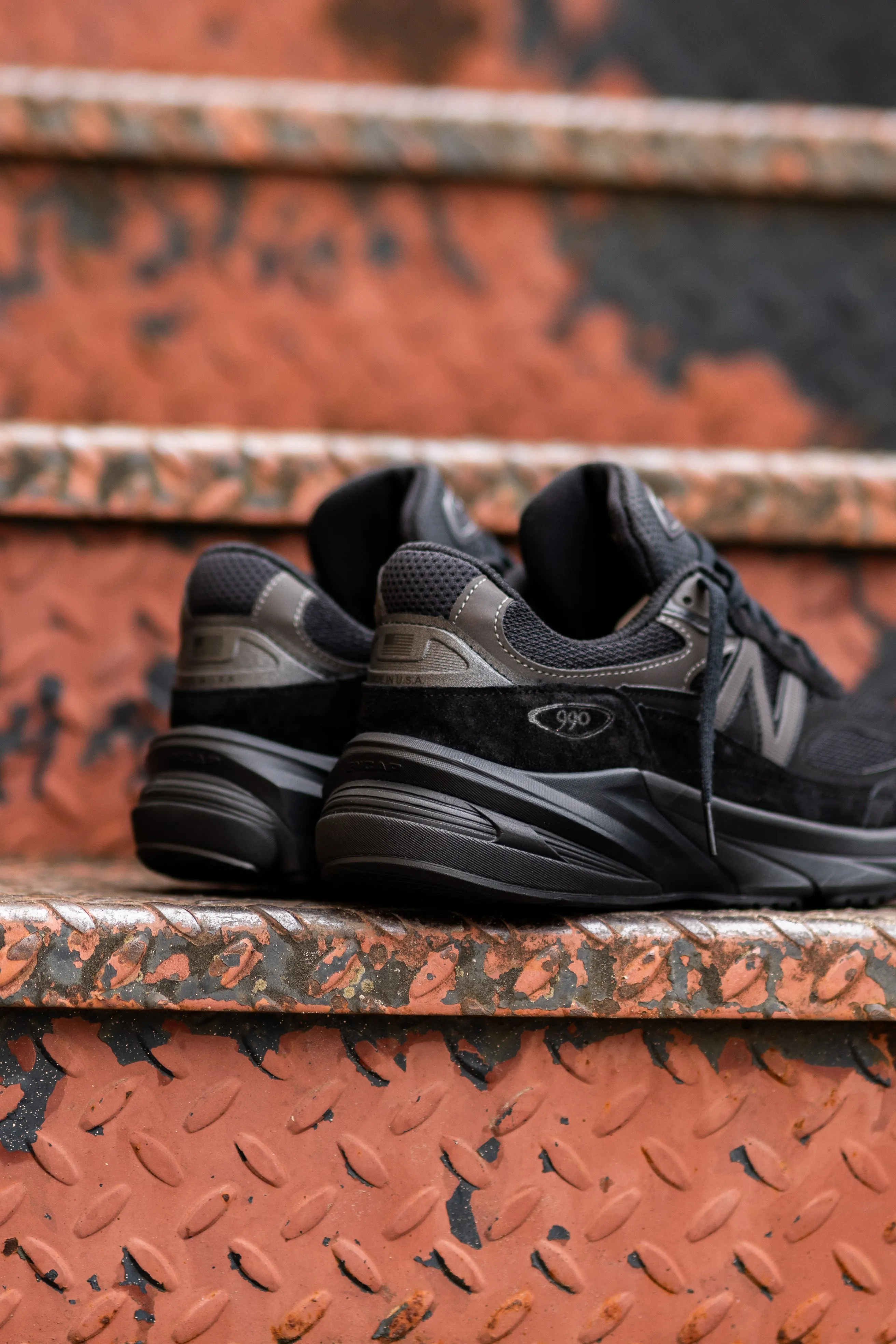 New Balance 990v6 (Black) - U990BB6 soccer players scale