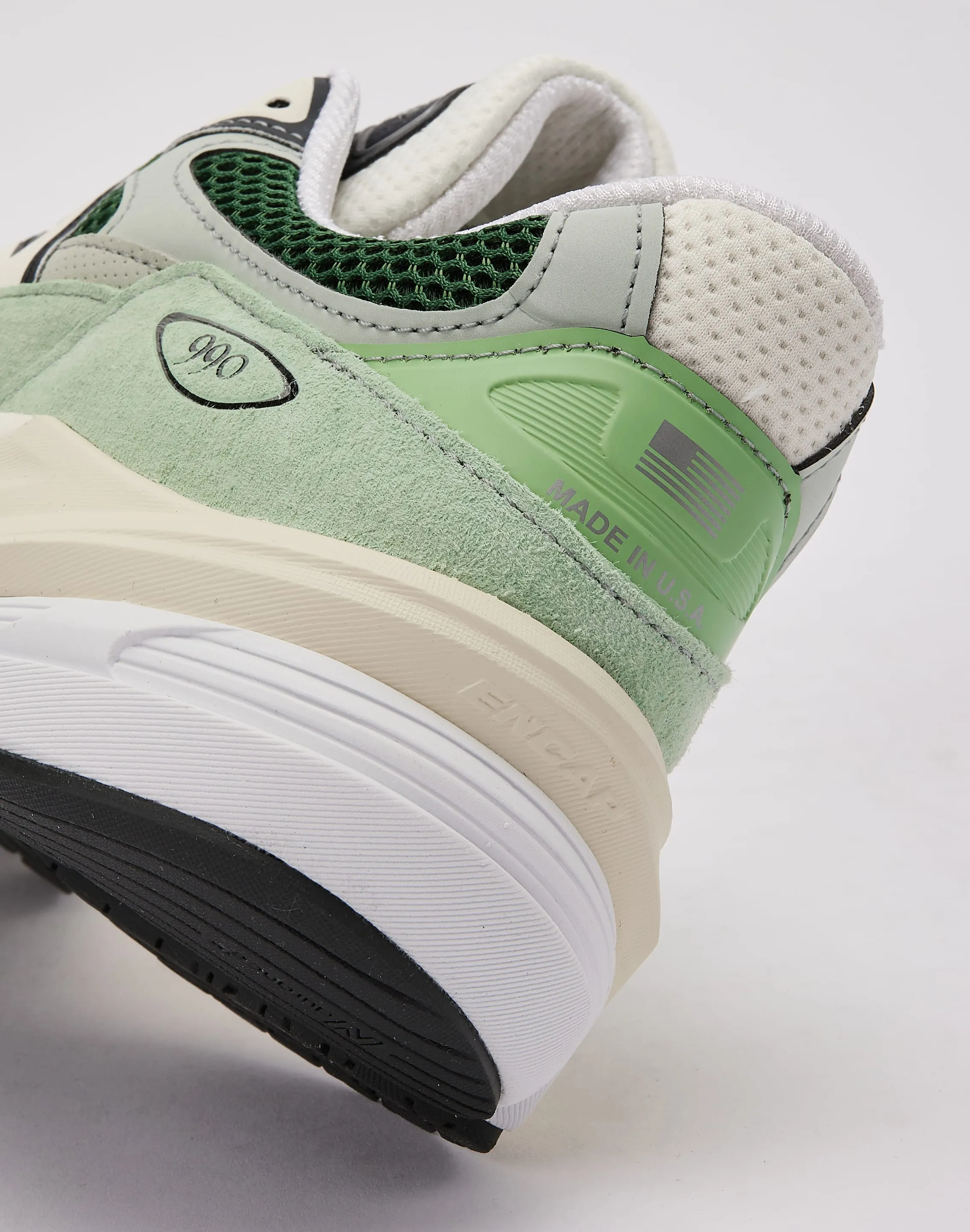 Fashion Mood New Balance MADE In USA 990v6