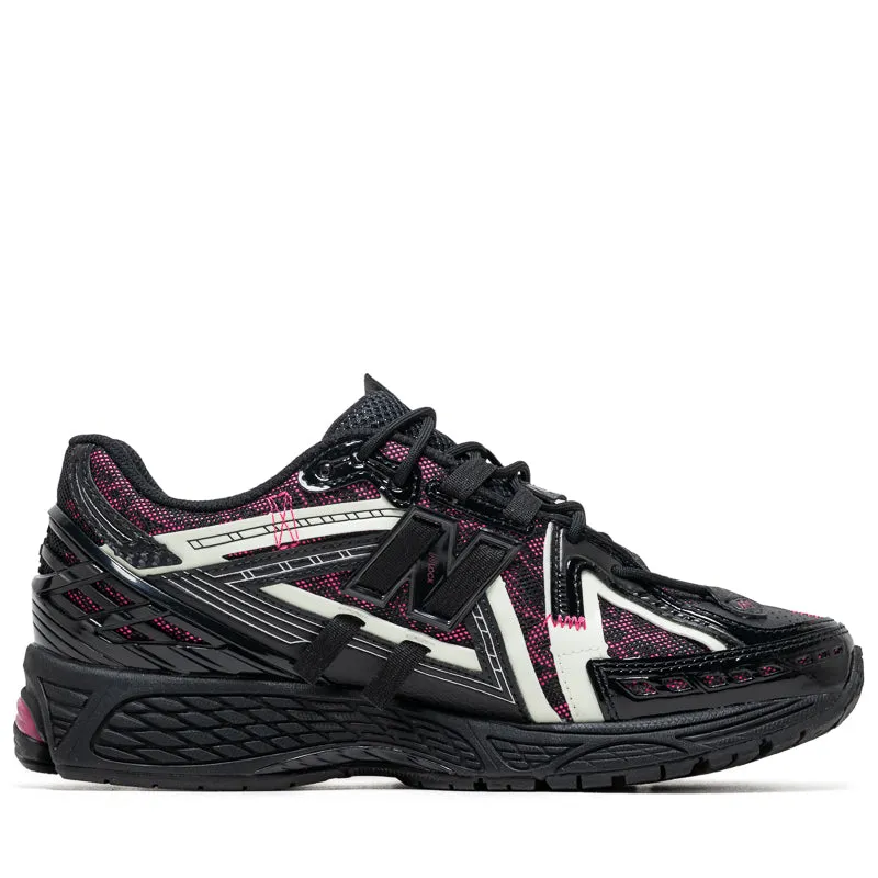adjustable closure shoes New Balance 1906A - Black/Dragon Berry
