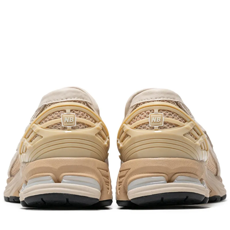 marathon - specific shoes Heel protection New Balance 1906L - Bisque