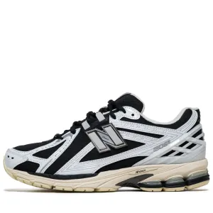narrow - fit precision gymnastic shoes New Balance 1906R - White/Black Metallic