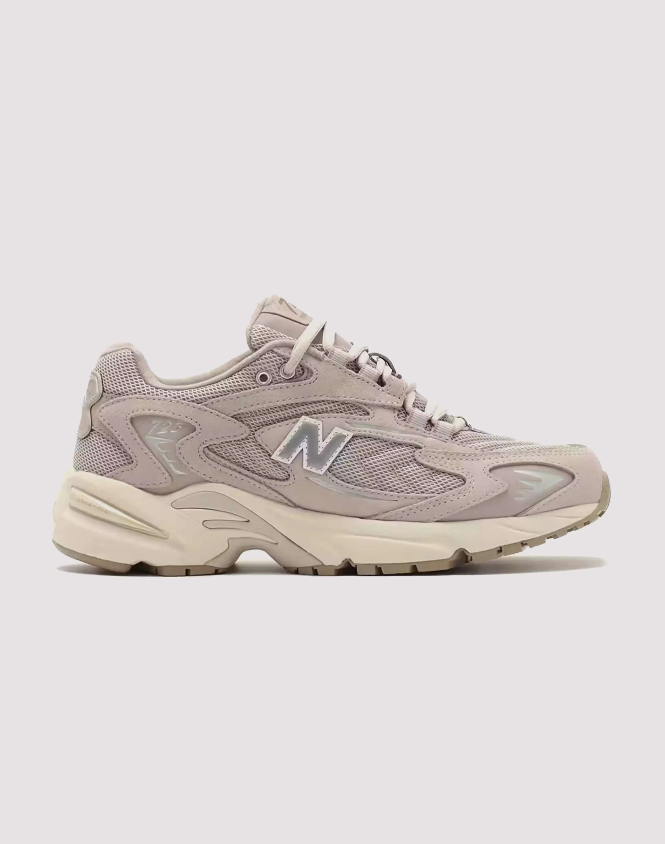 Minimalist Style Vine Hike New Balance 725v1